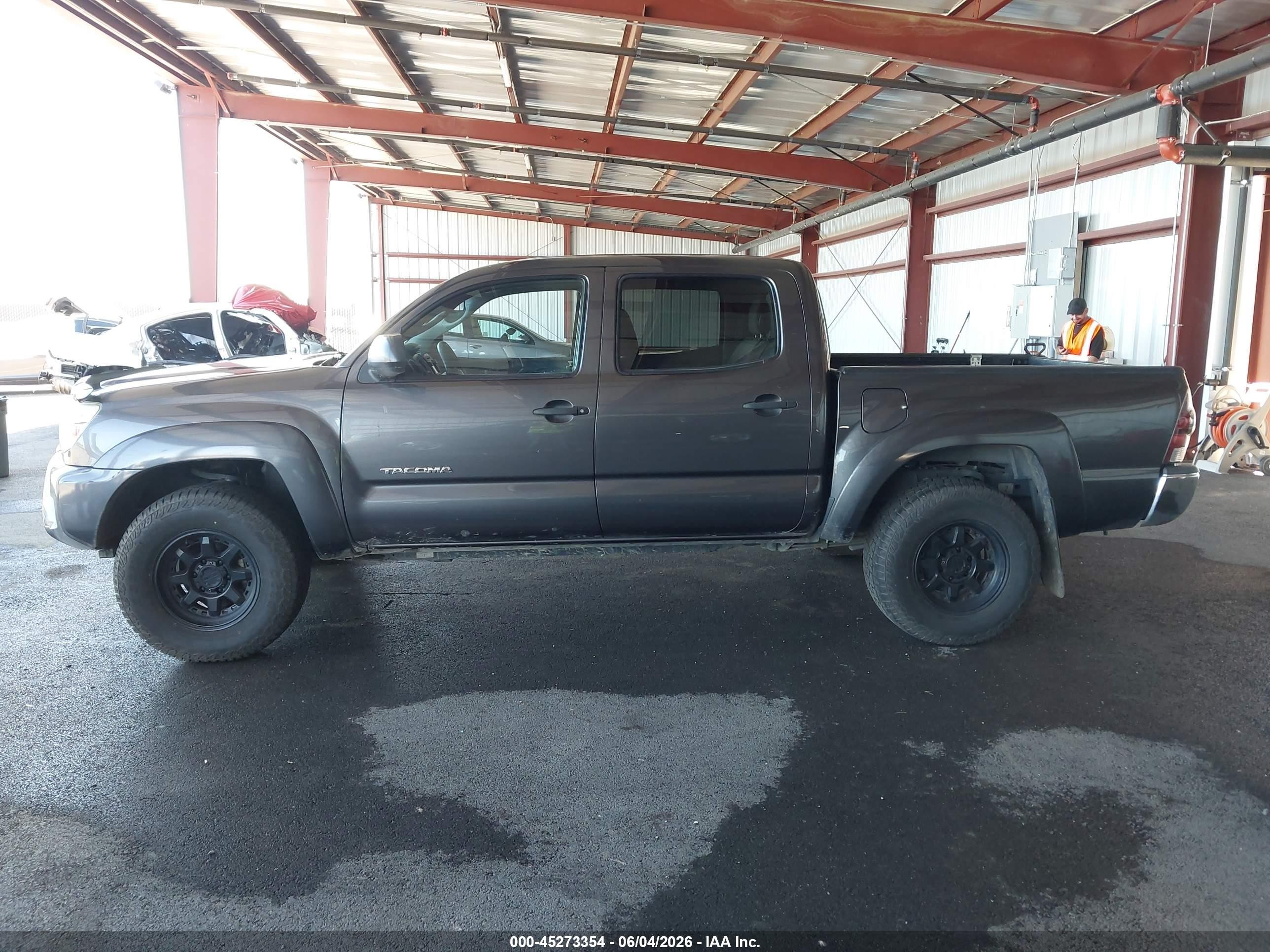 2013 Toyota Tacoma Prerunner Gray vin: 5TFJX4GN7DX019649