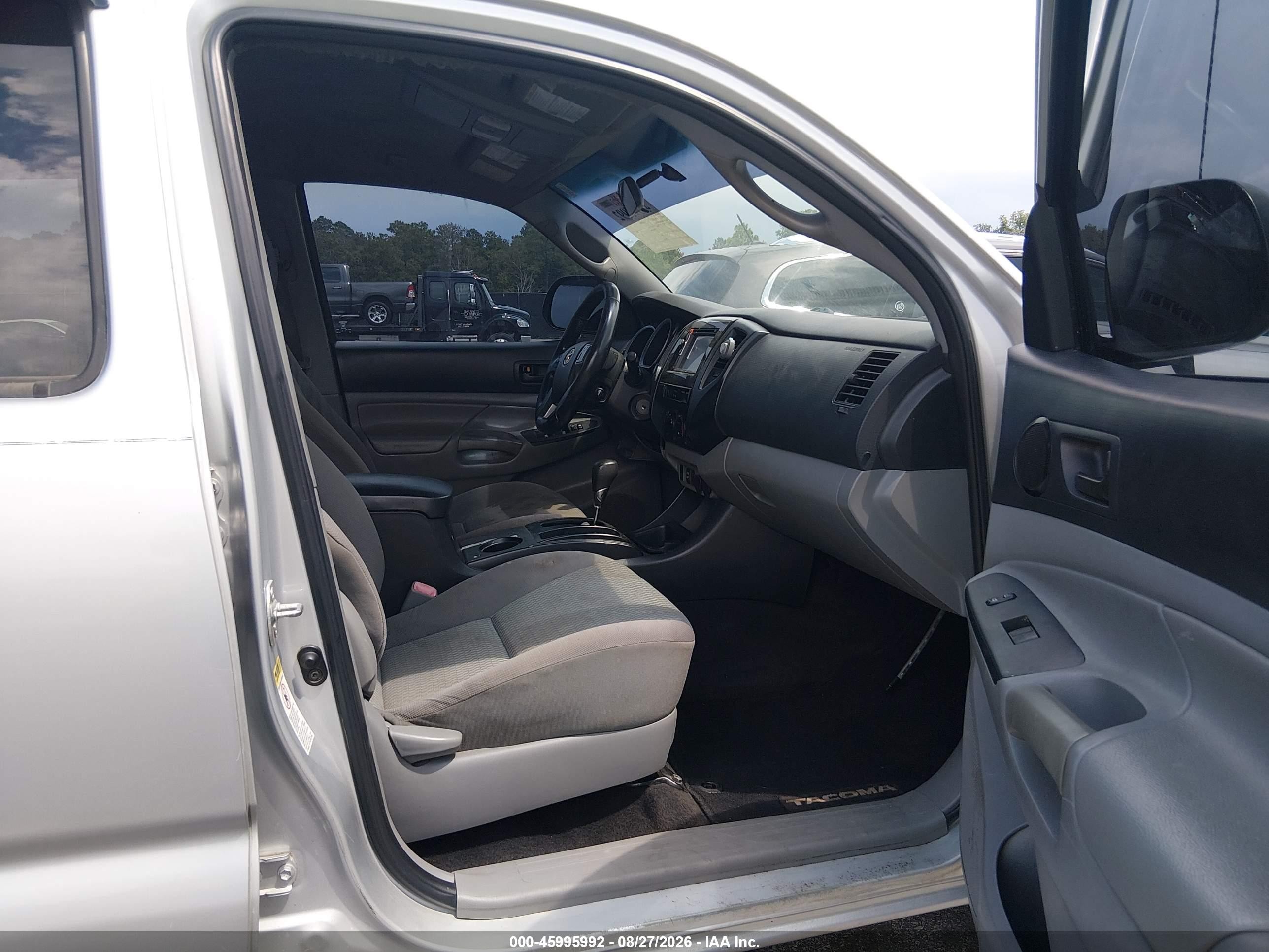2012 Toyota Tacoma Prerunner Silver vin: 5TFJX4GN8CX013924