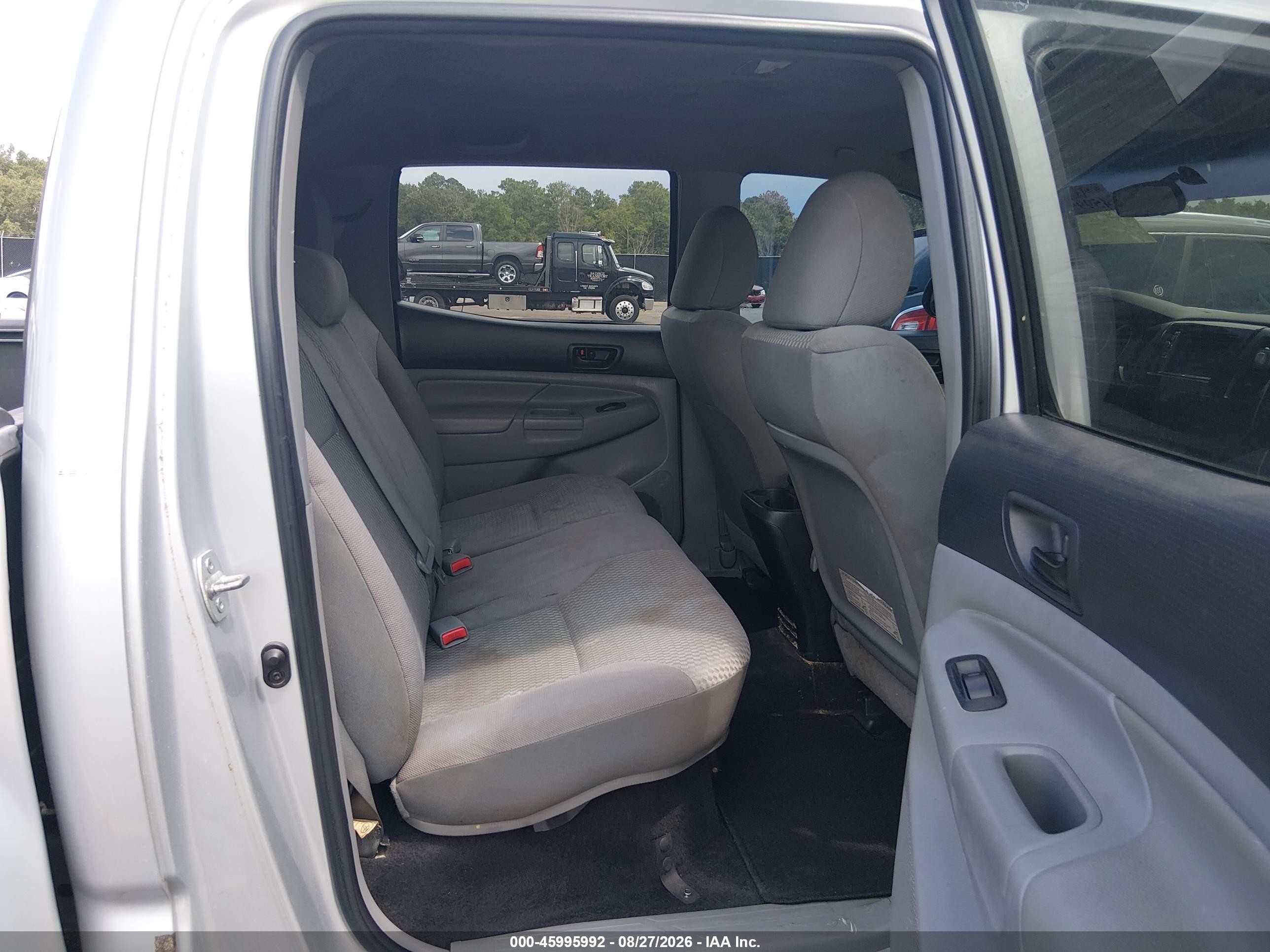 2012 Toyota Tacoma Prerunner Silver vin: 5TFJX4GN8CX013924