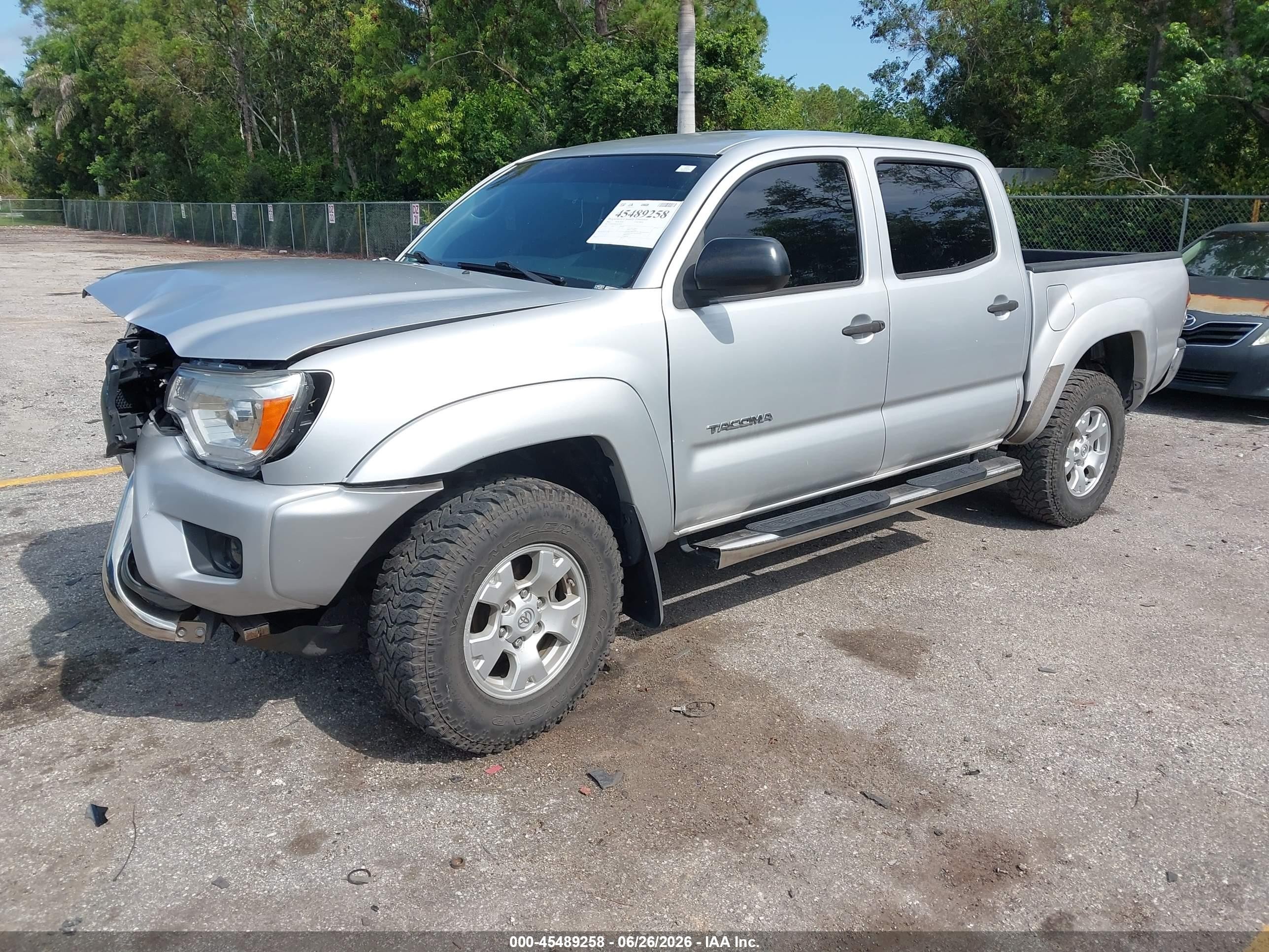 2012 Toyota Tacoma Prerunner Silver vin: 5TFJX4GN9CX010479