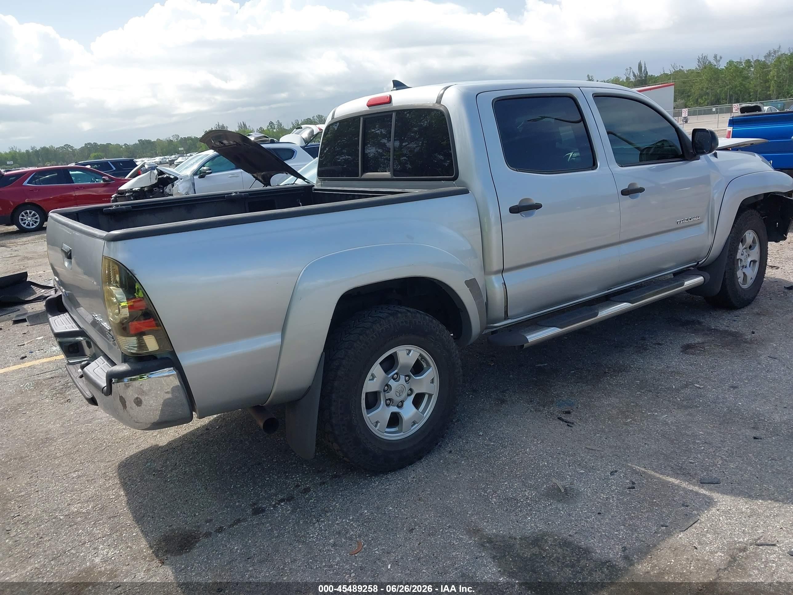 2012 Toyota Tacoma Prerunner Silver vin: 5TFJX4GN9CX010479