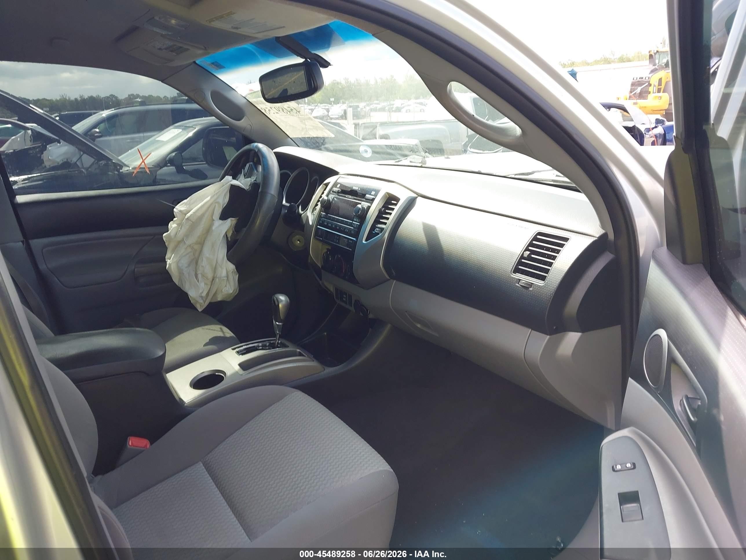 2012 Toyota Tacoma Prerunner Silver vin: 5TFJX4GN9CX010479