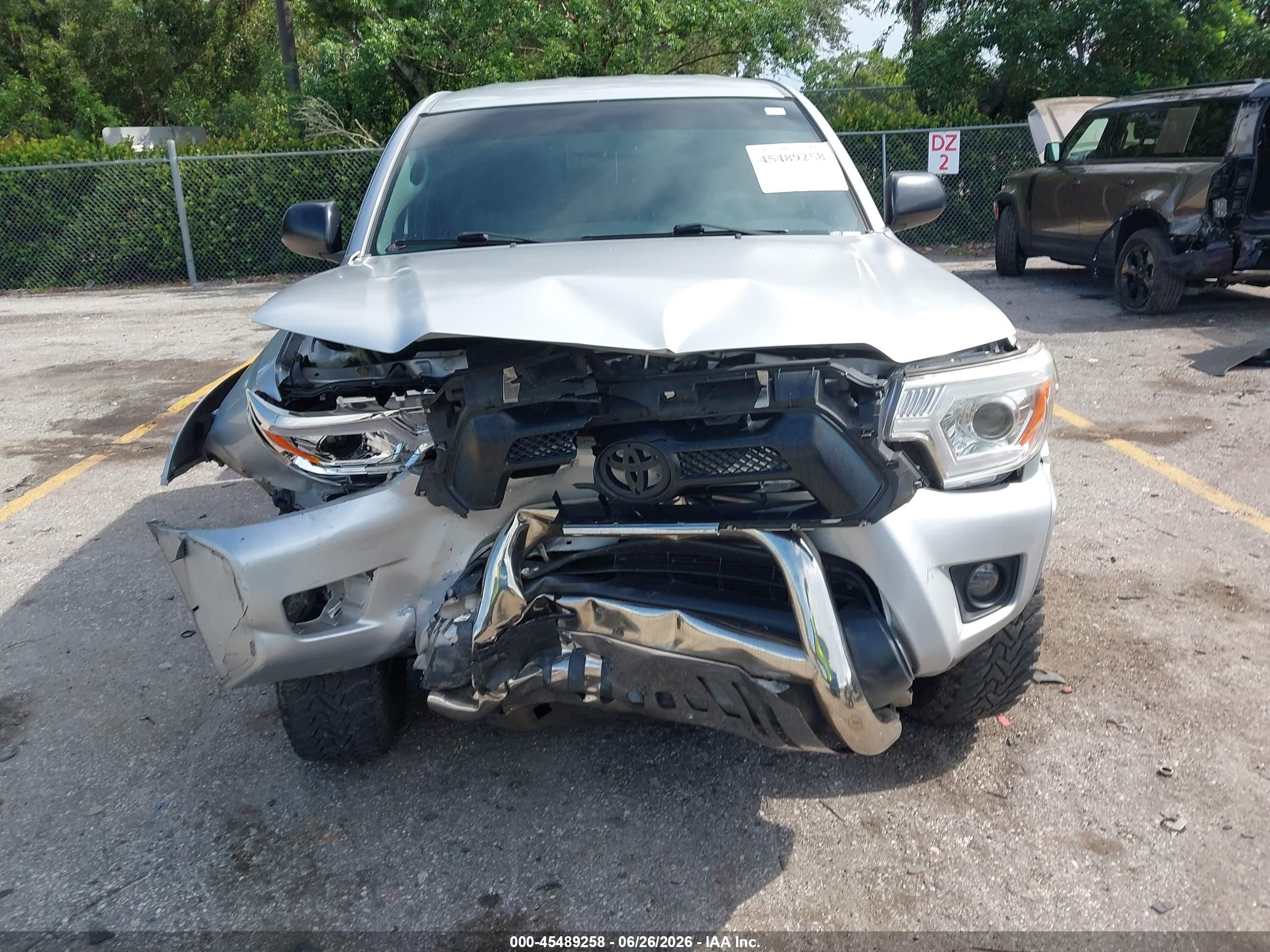 2012 Toyota Tacoma Prerunner Silver vin: 5TFJX4GN9CX010479