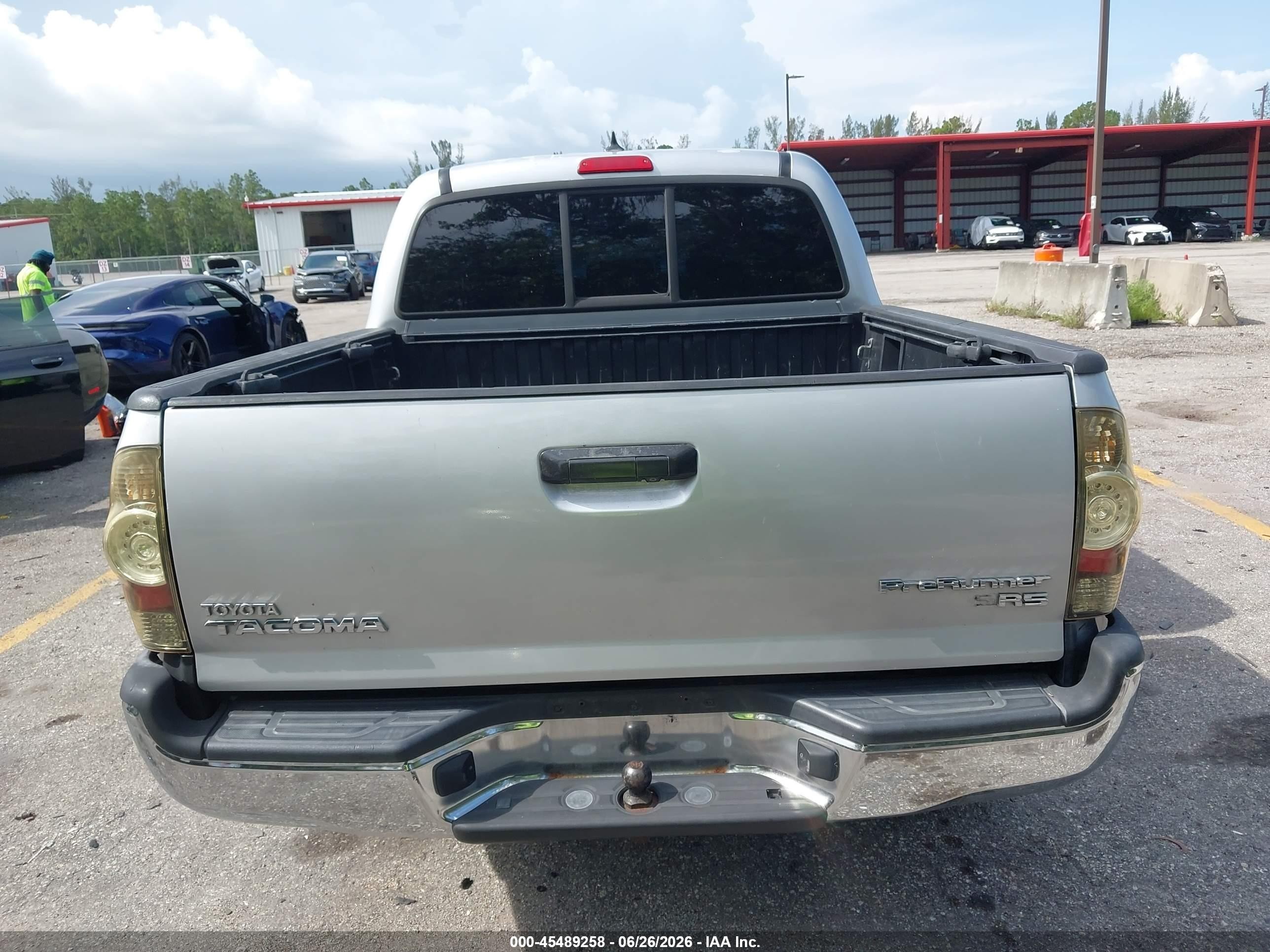 2012 Toyota Tacoma Prerunner Silver vin: 5TFJX4GN9CX010479