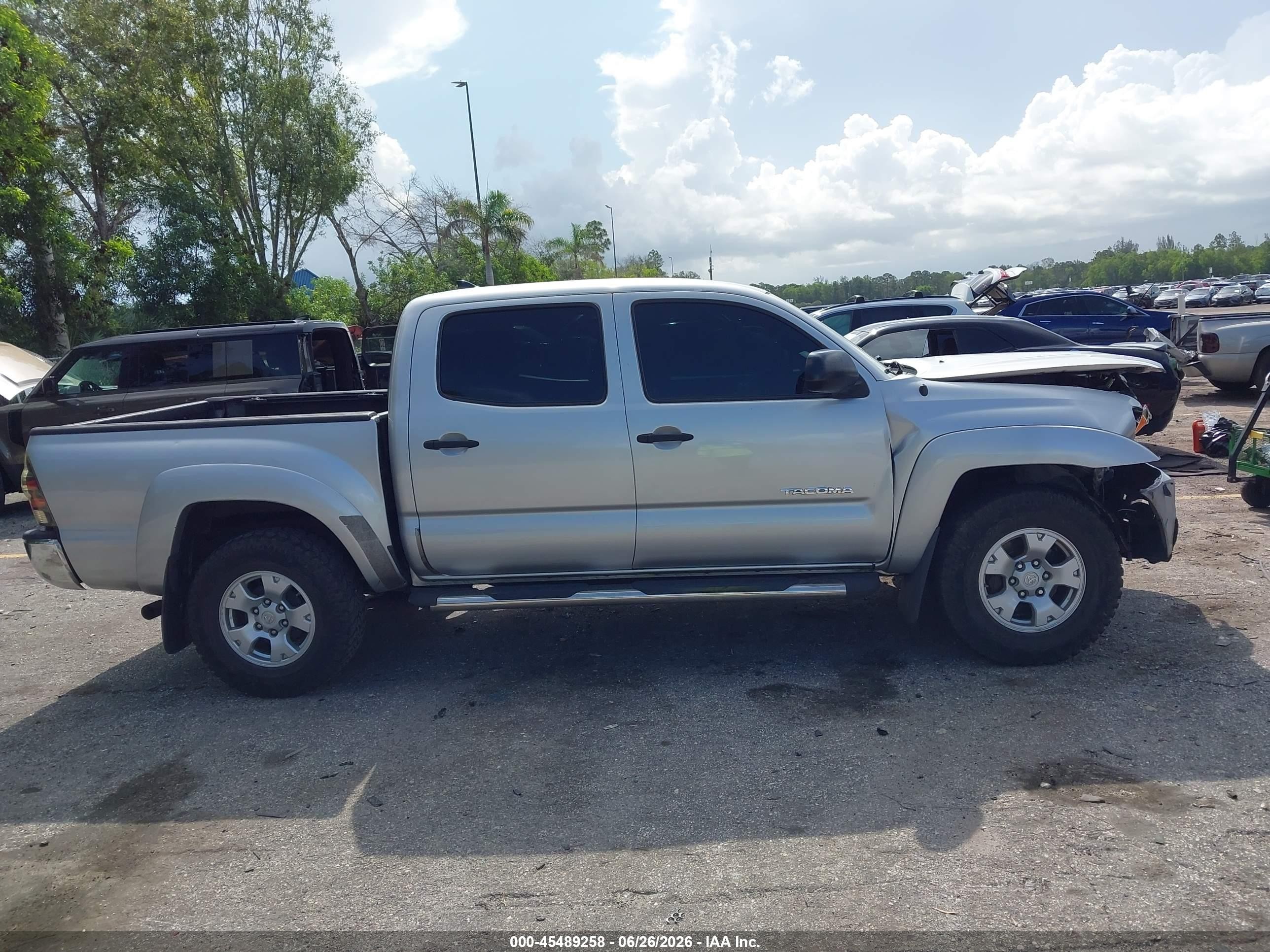 2012 Toyota Tacoma Prerunner Silver vin: 5TFJX4GN9CX010479