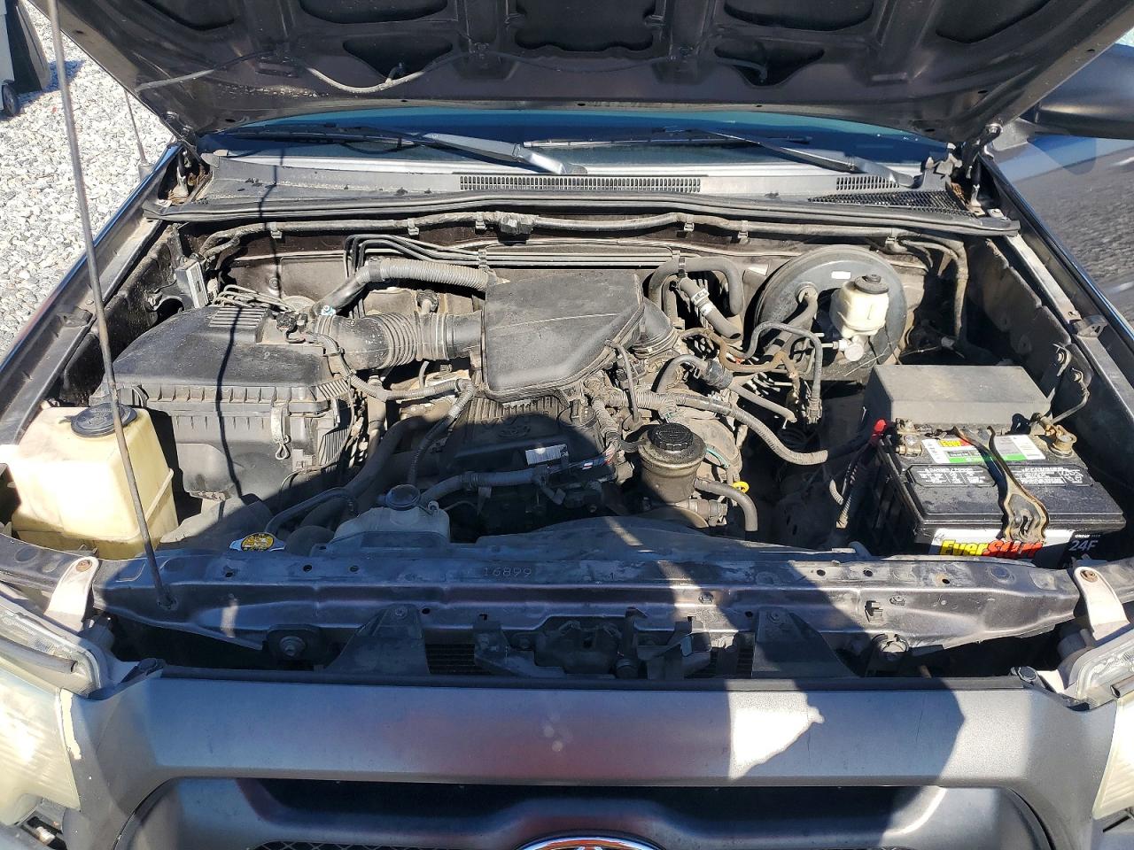 2014 Toyota Tacoma Prerunner Silver vin: 5TFJX4GN9EX027270