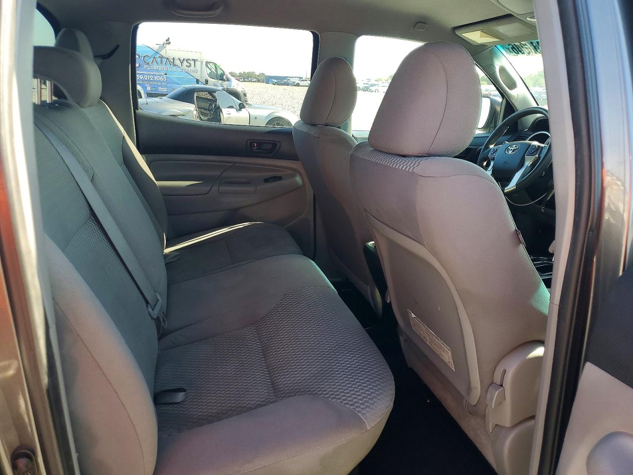 2014 Toyota Tacoma Prerunner Silver vin: 5TFJX4GN9EX027270