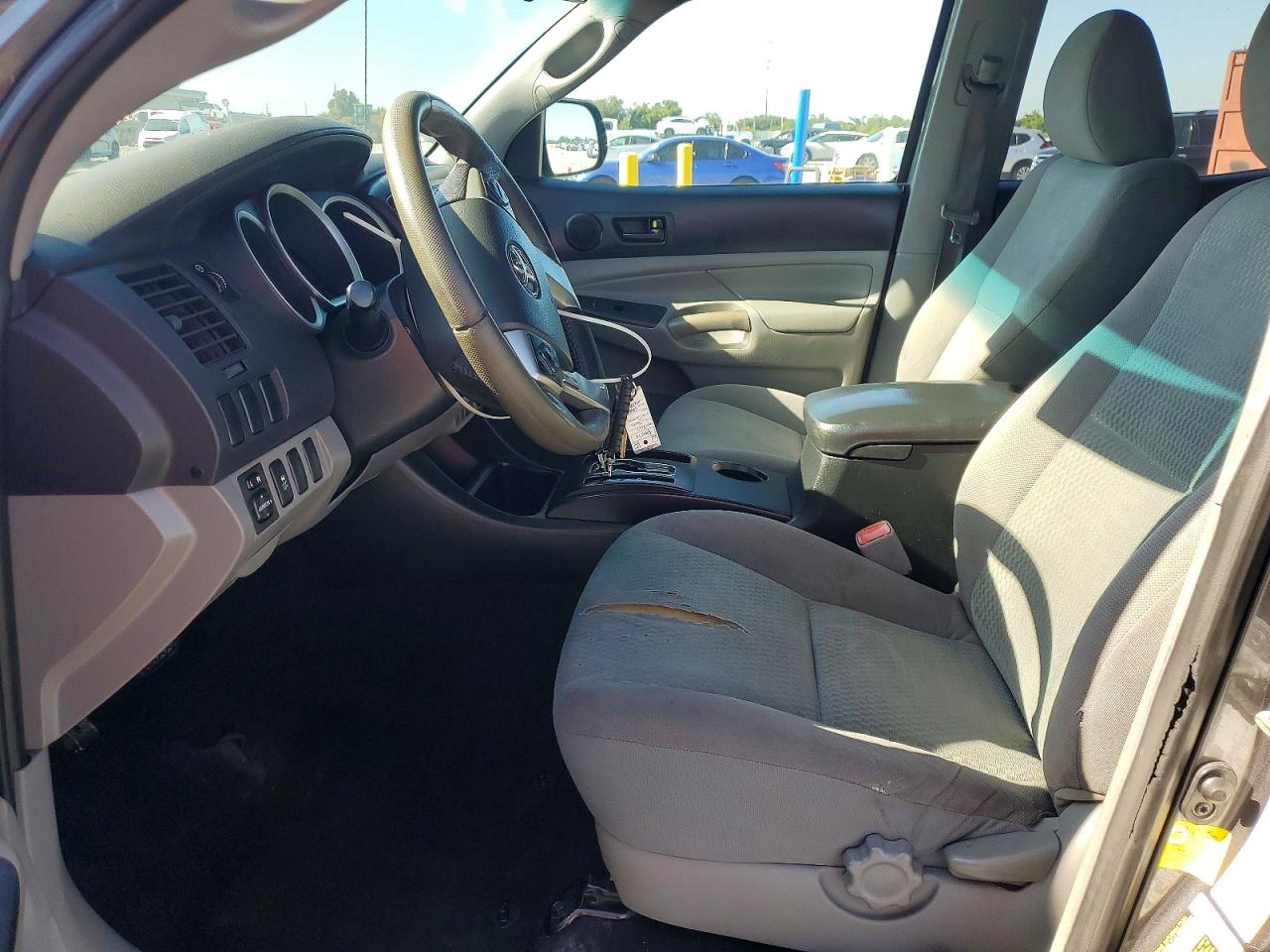 2014 Toyota Tacoma Prerunner Silver vin: 5TFJX4GN9EX027270