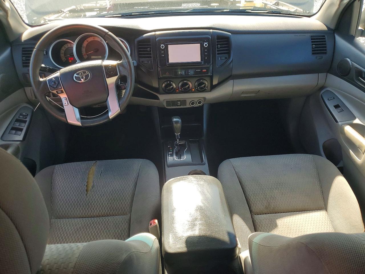 2014 Toyota Tacoma Prerunner Silver vin: 5TFJX4GN9EX027270