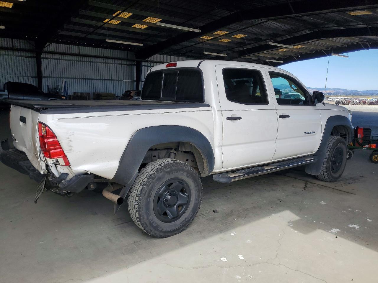 2015 Toyota Tacoma Double Cab Prerunner Белый vin: 5TFJX4GNXFX042930
