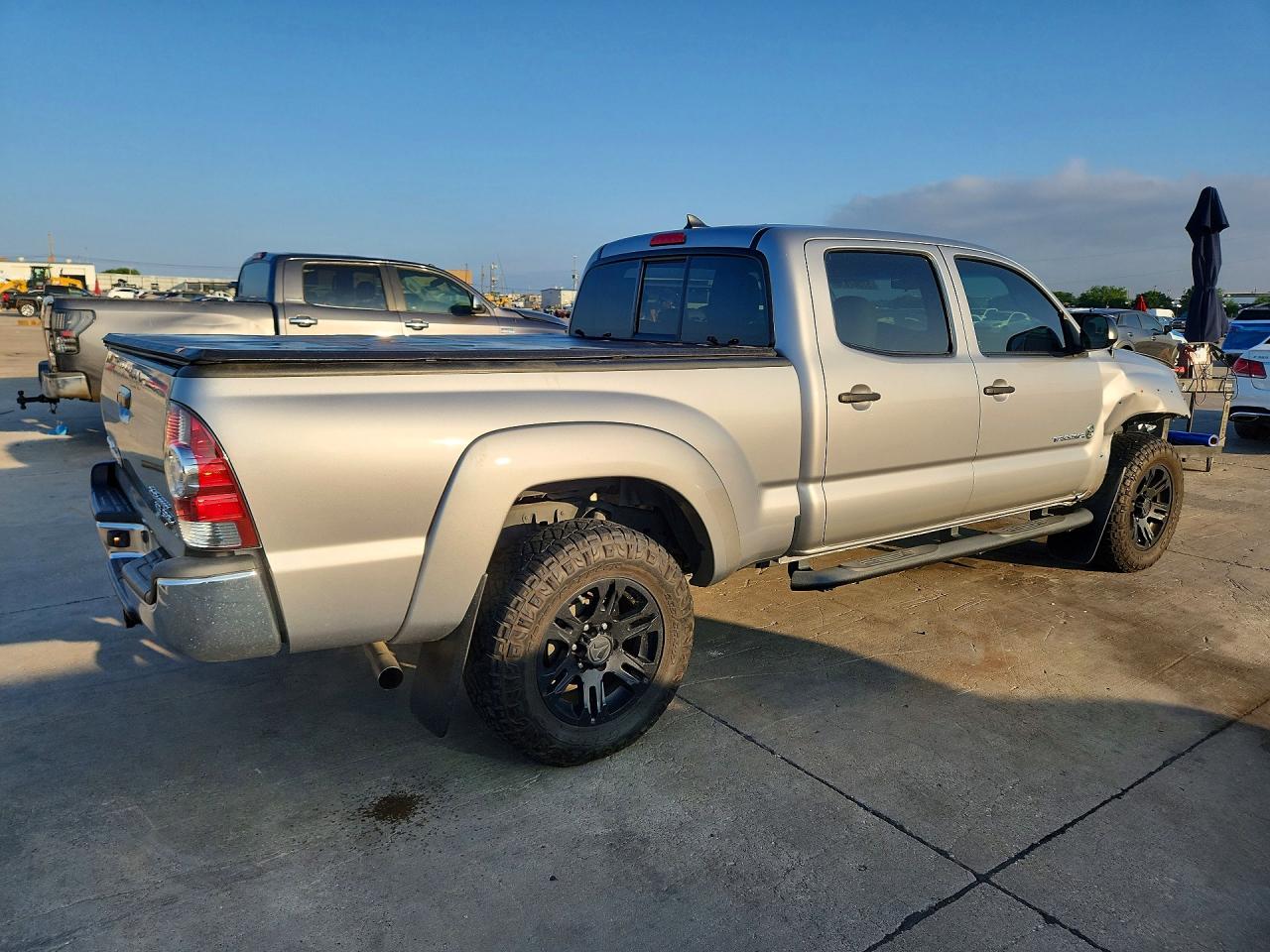 2015 Toyota Tacoma Double Cab Prerunner Long Bed Silver vin: 5TFKU4HN1FX006491