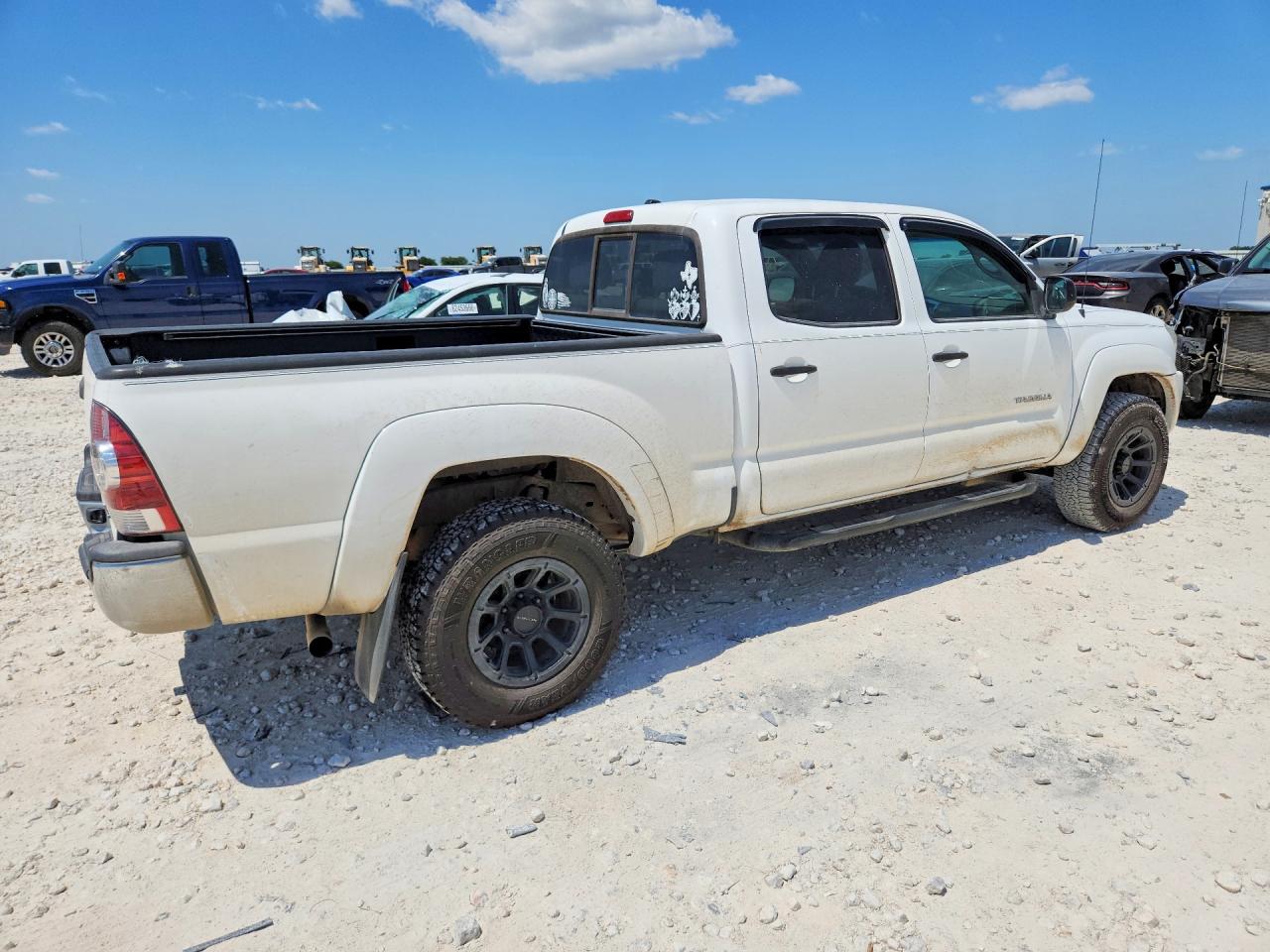 2011 Toyota Tacoma Double Cab Prerunner Long Bed White vin: 5TFKU4HN3BX001206
