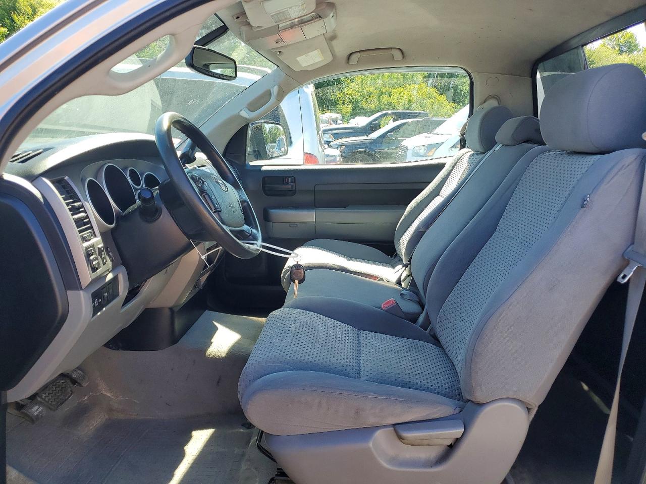 2011 Toyota Tundra Grade Серебряный vin: 5TFKY5F10BX004607