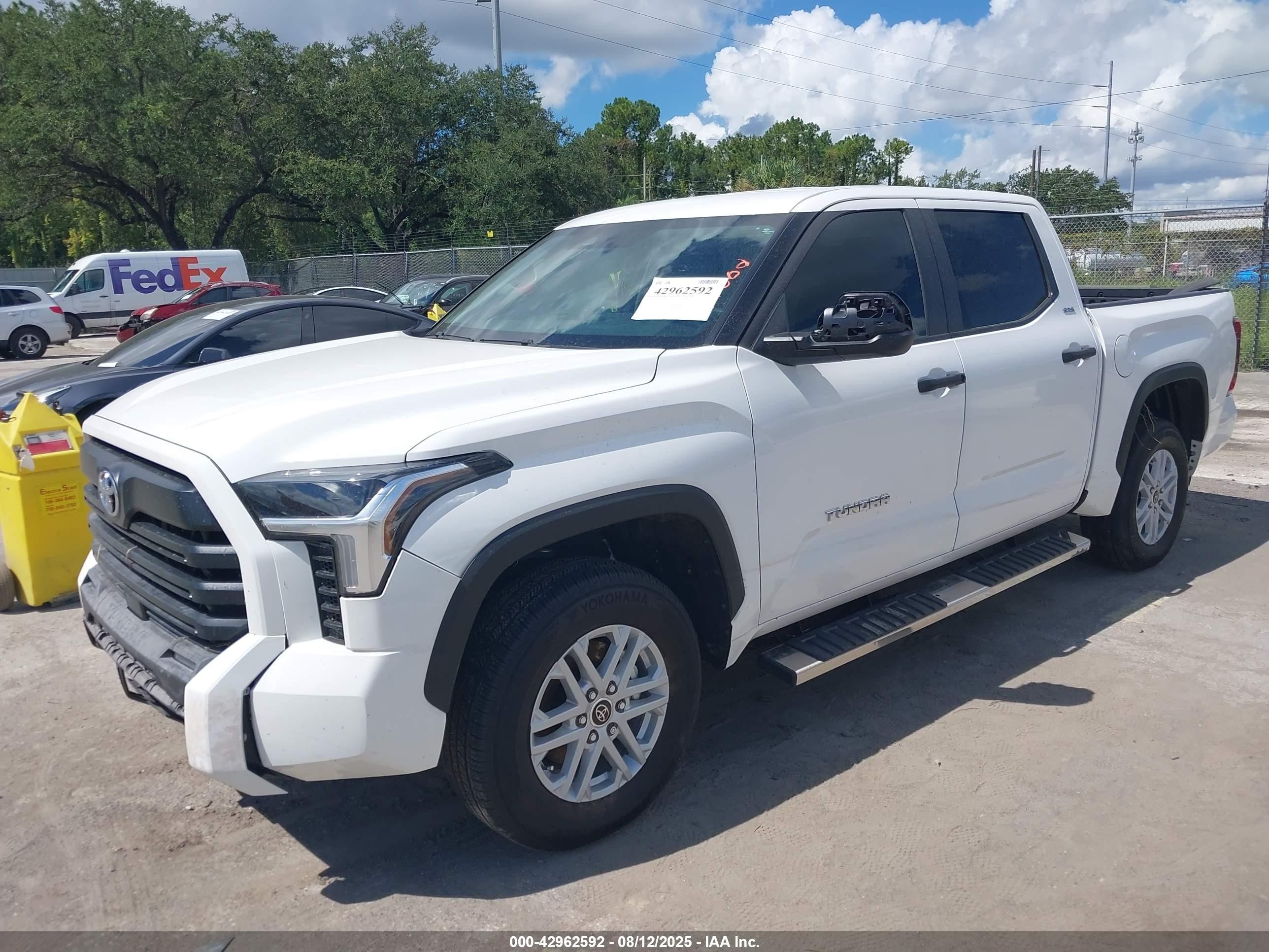 2024 Toyota Tundra Sr5 4wd White vin: 5TFLA5DB5RX222315