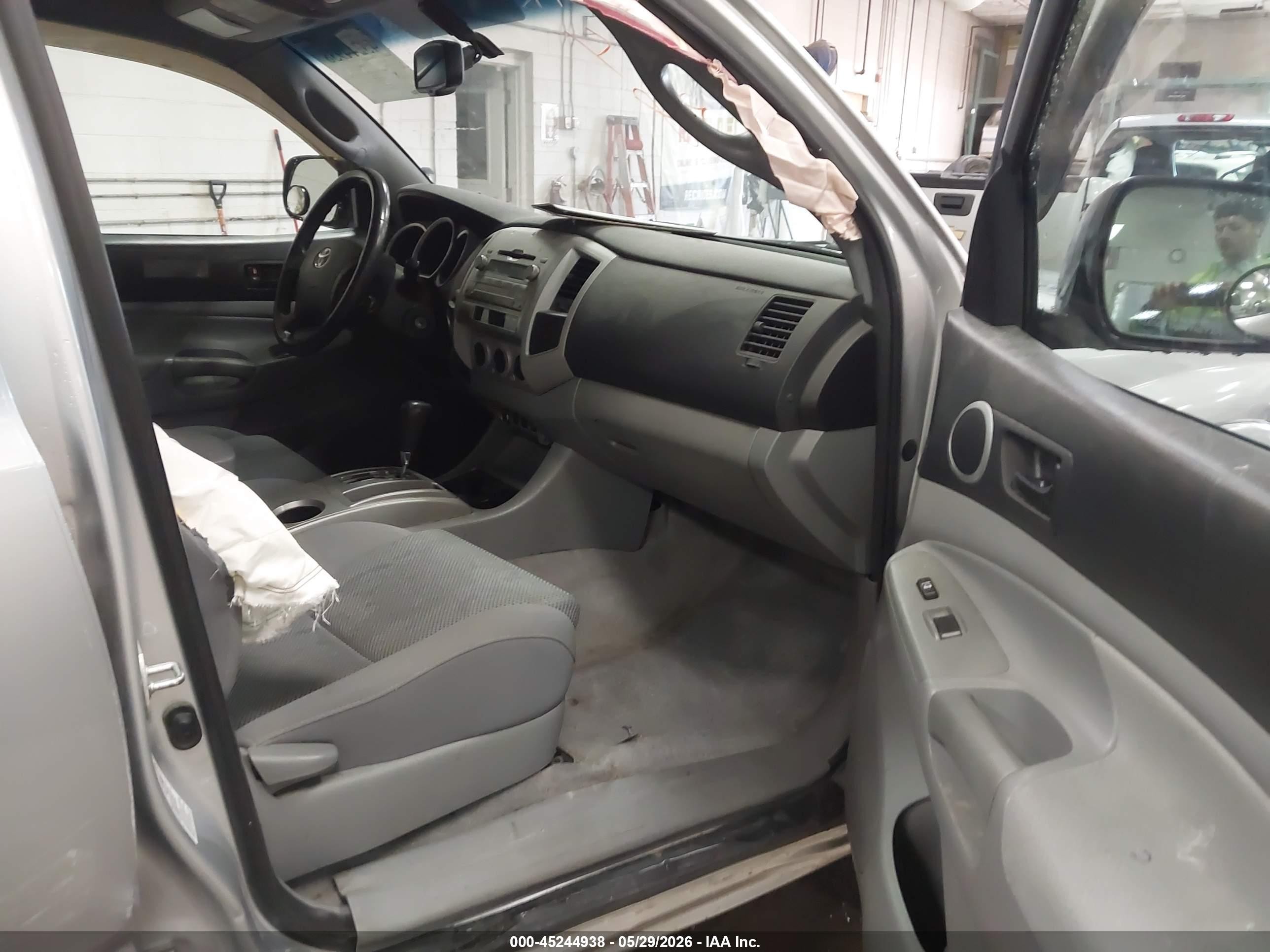 2011 Toyota Tacoma Base V6 Silver vin: 5TFLU4EN0BX008509