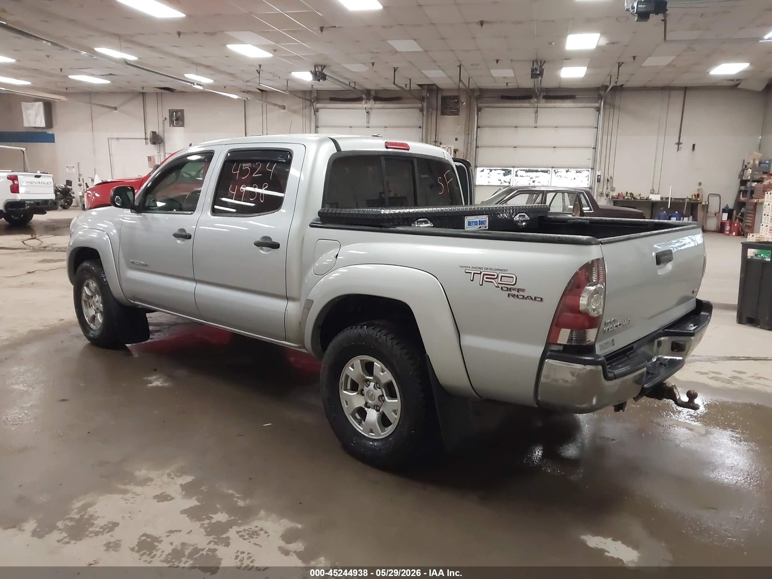 2011 Toyota Tacoma Base V6 Silver vin: 5TFLU4EN0BX008509