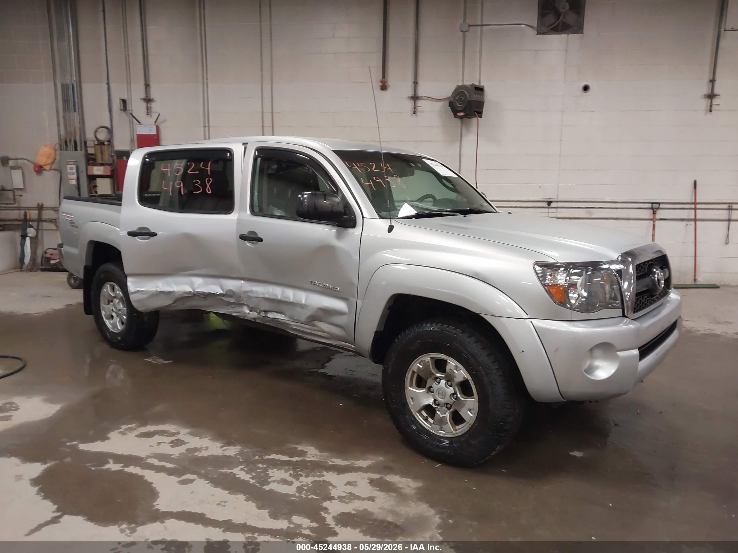 2011 Toyota Tacoma Base V6 Серебряный vin: 5TFLU4EN0BX008509