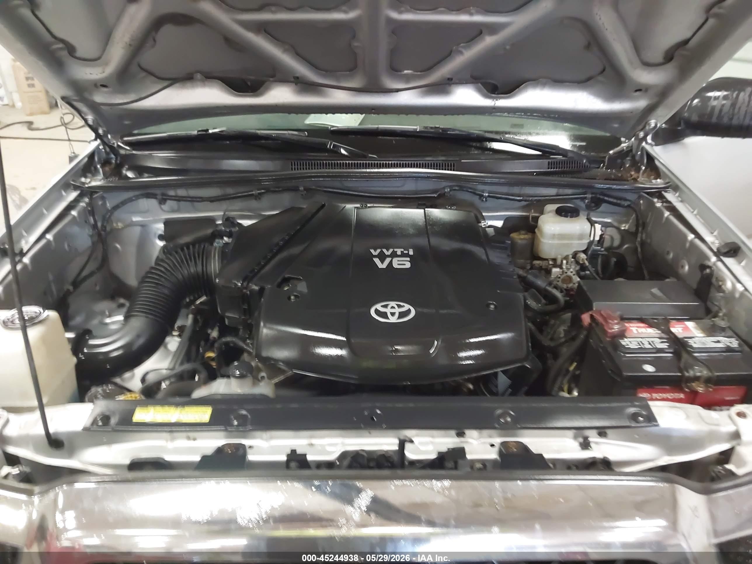 2011 Toyota Tacoma Base V6 Silver vin: 5TFLU4EN0BX008509