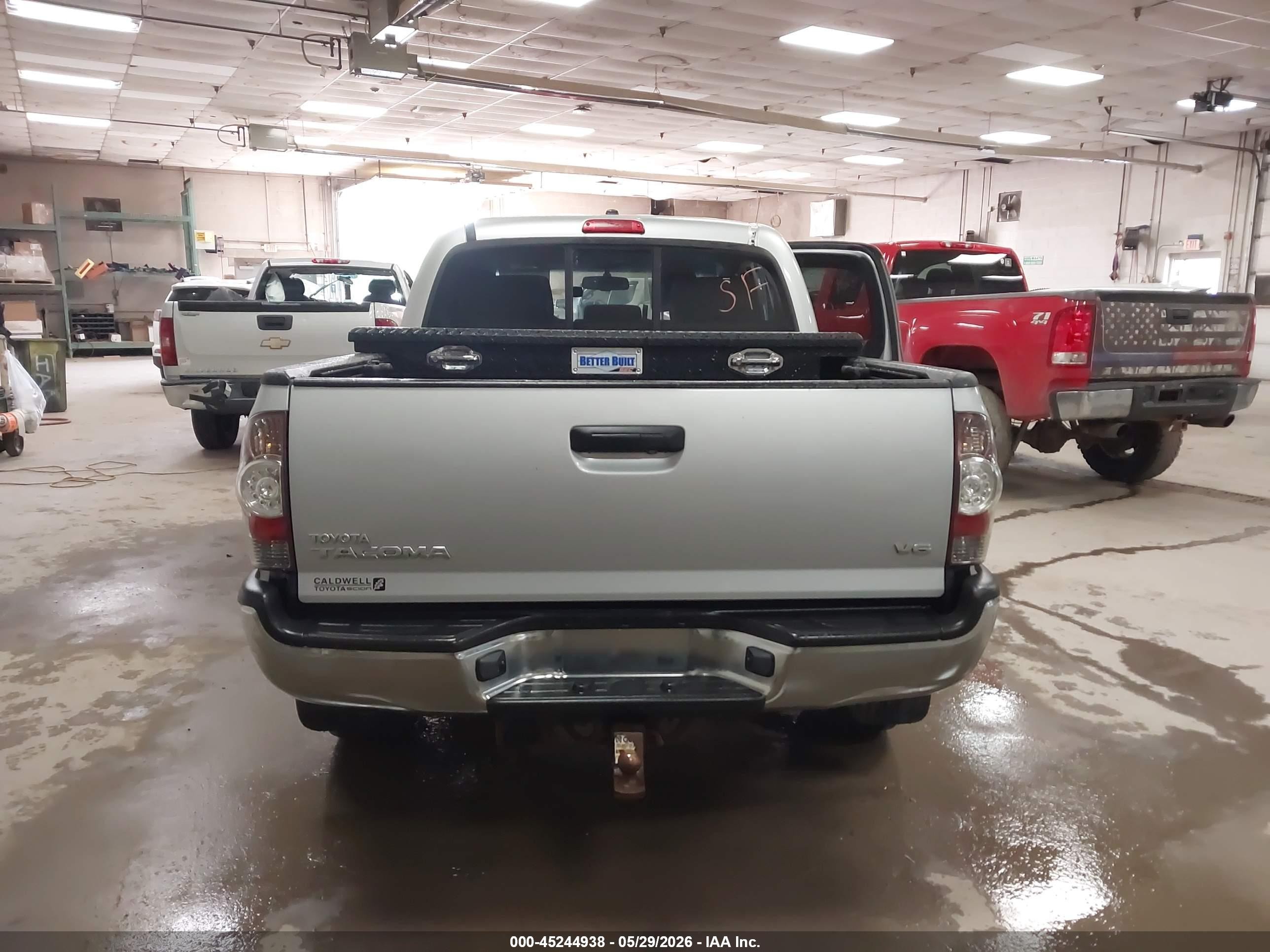 2011 Toyota Tacoma Base V6 Silver vin: 5TFLU4EN0BX008509