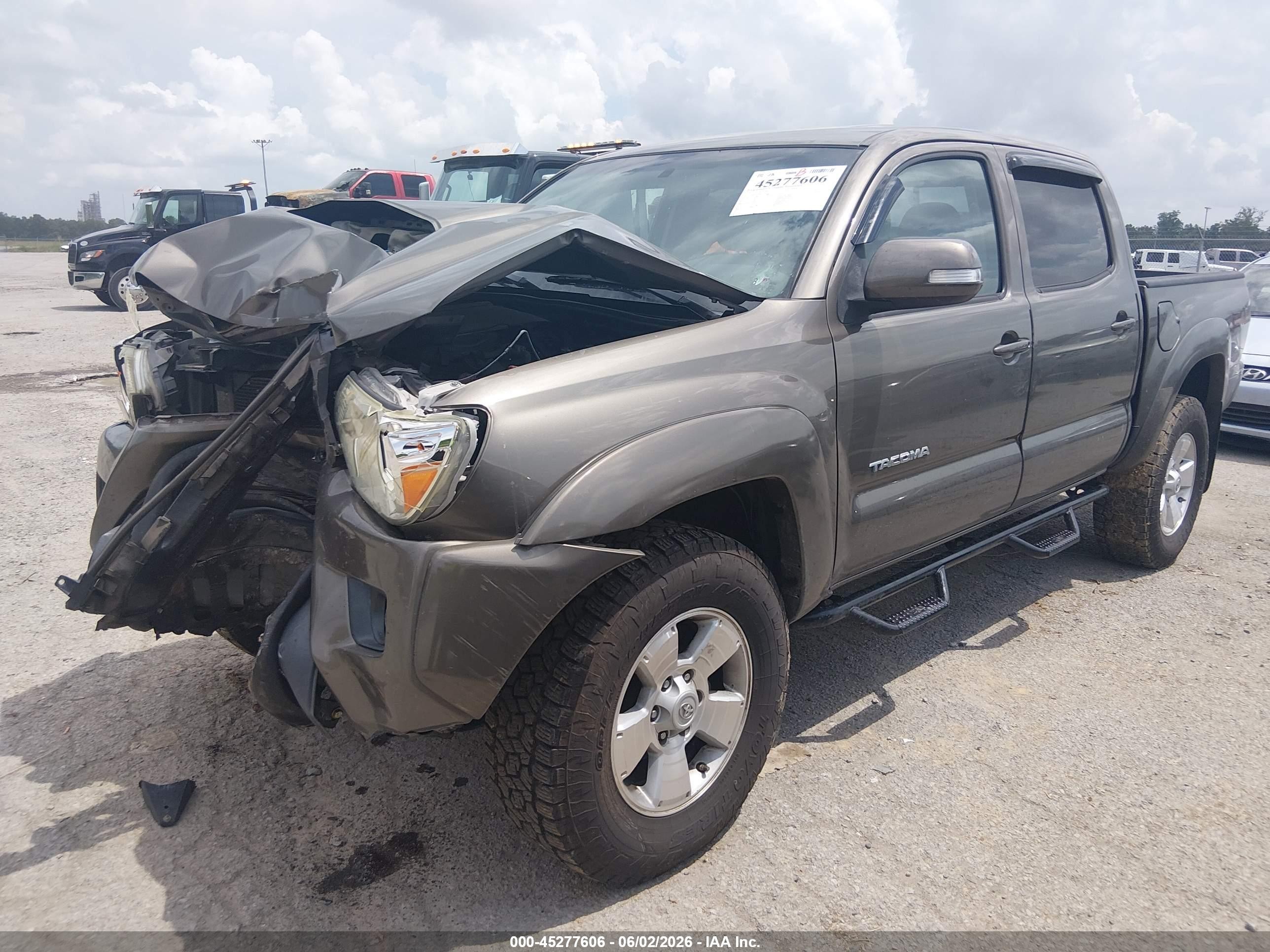 2015 Toyota Tacoma Base V6 Gray vin: 5TFLU4EN0FX112388