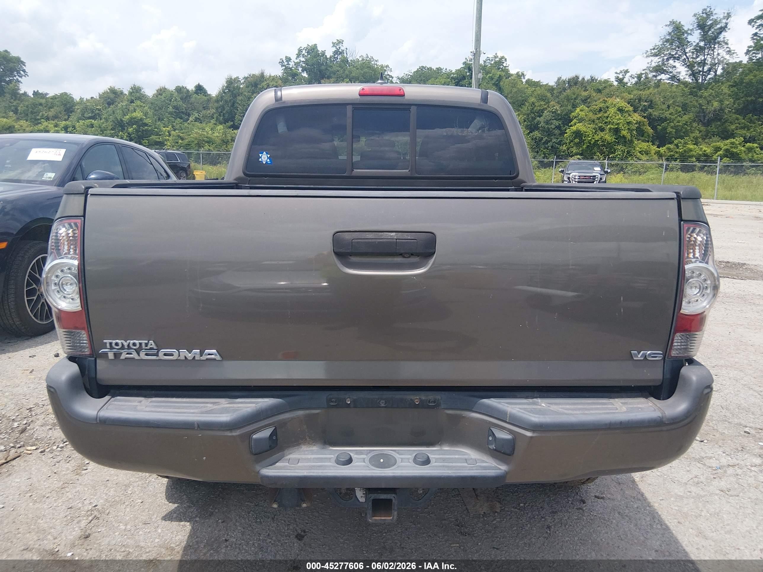 2015 Toyota Tacoma Base V6 Gray vin: 5TFLU4EN0FX112388