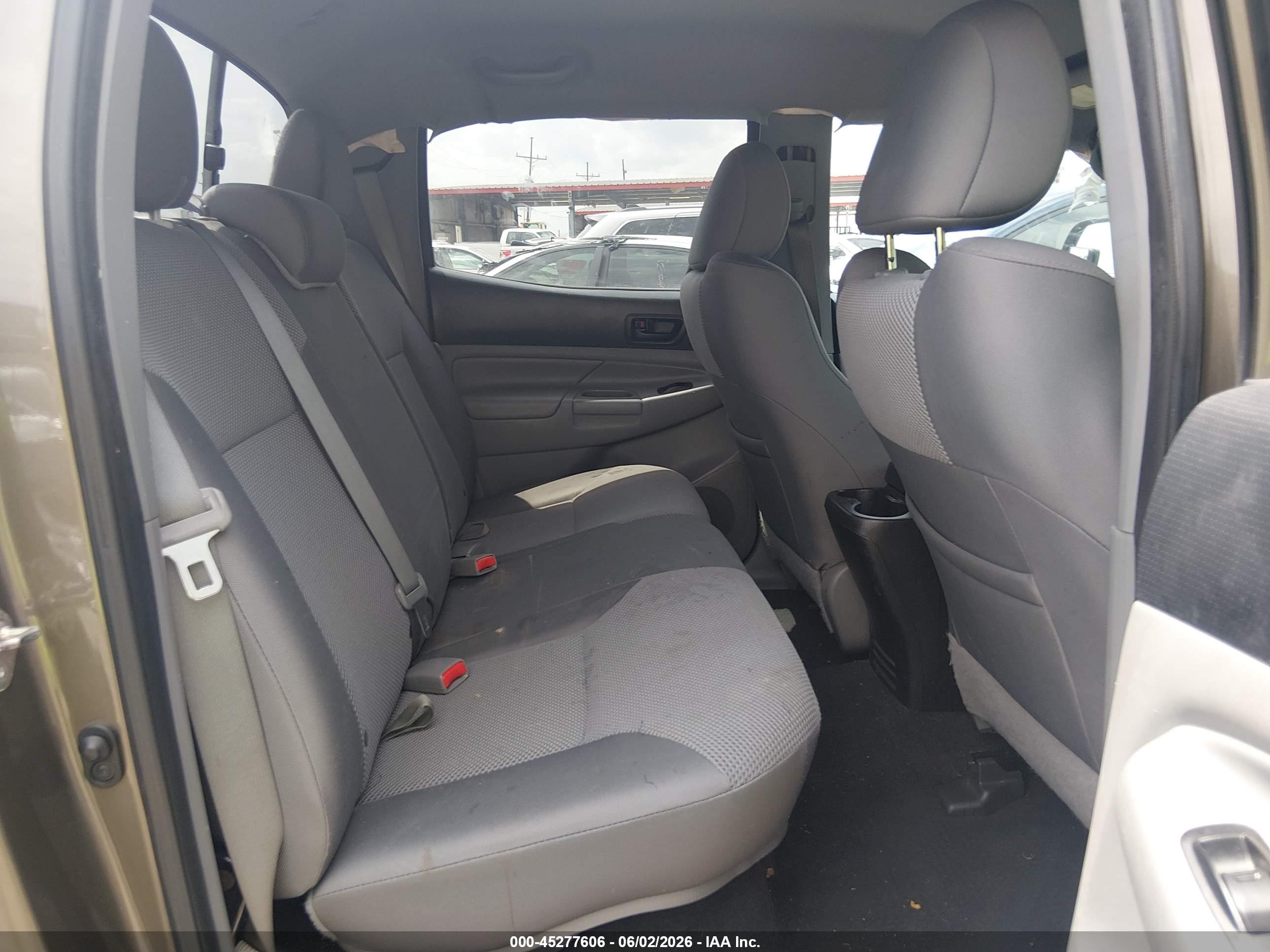 2015 Toyota Tacoma Base V6 Gray vin: 5TFLU4EN0FX112388