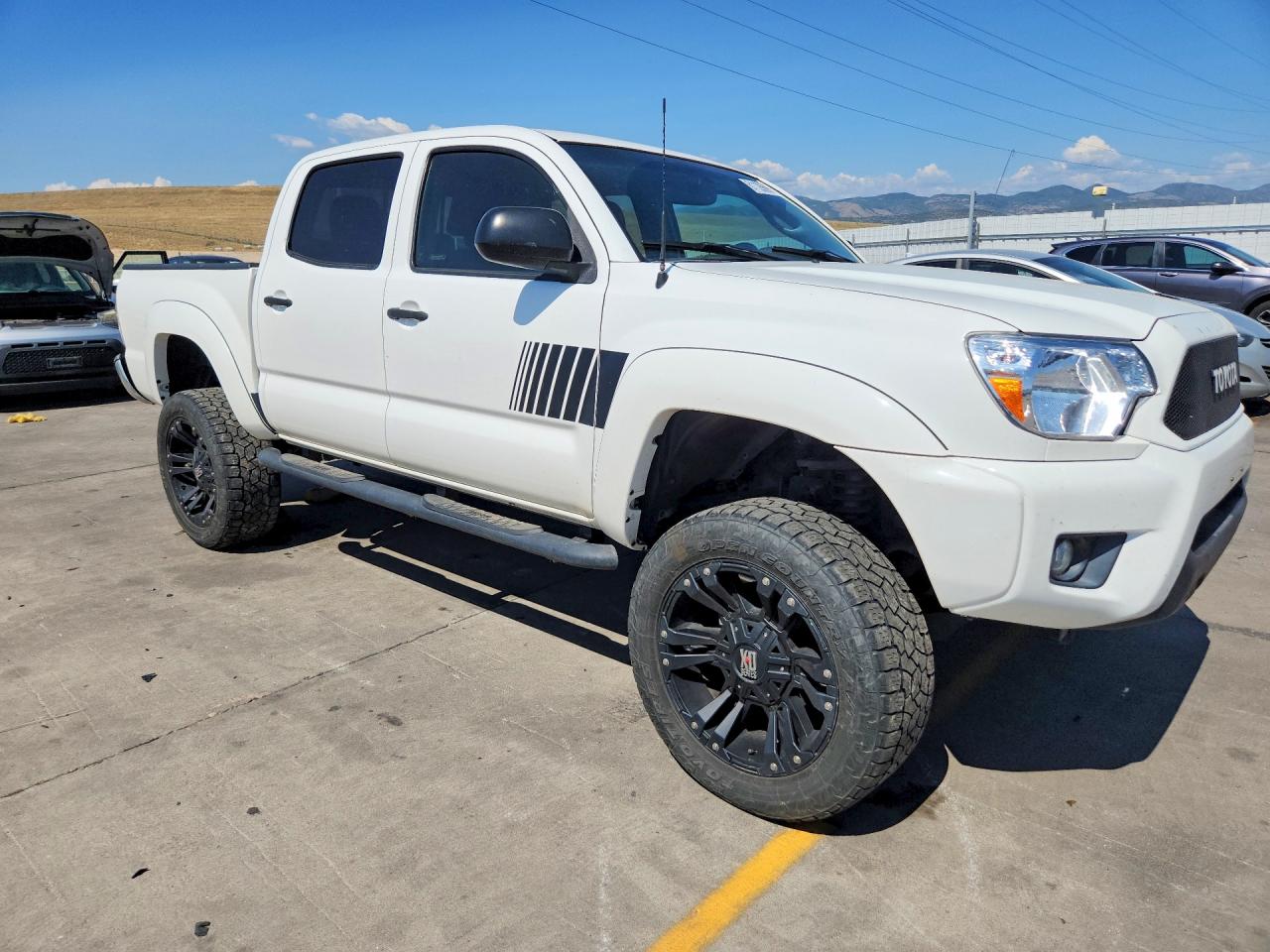 2012 Toyota Tacoma Double Cab White vin: 5TFLU4EN2CX040556