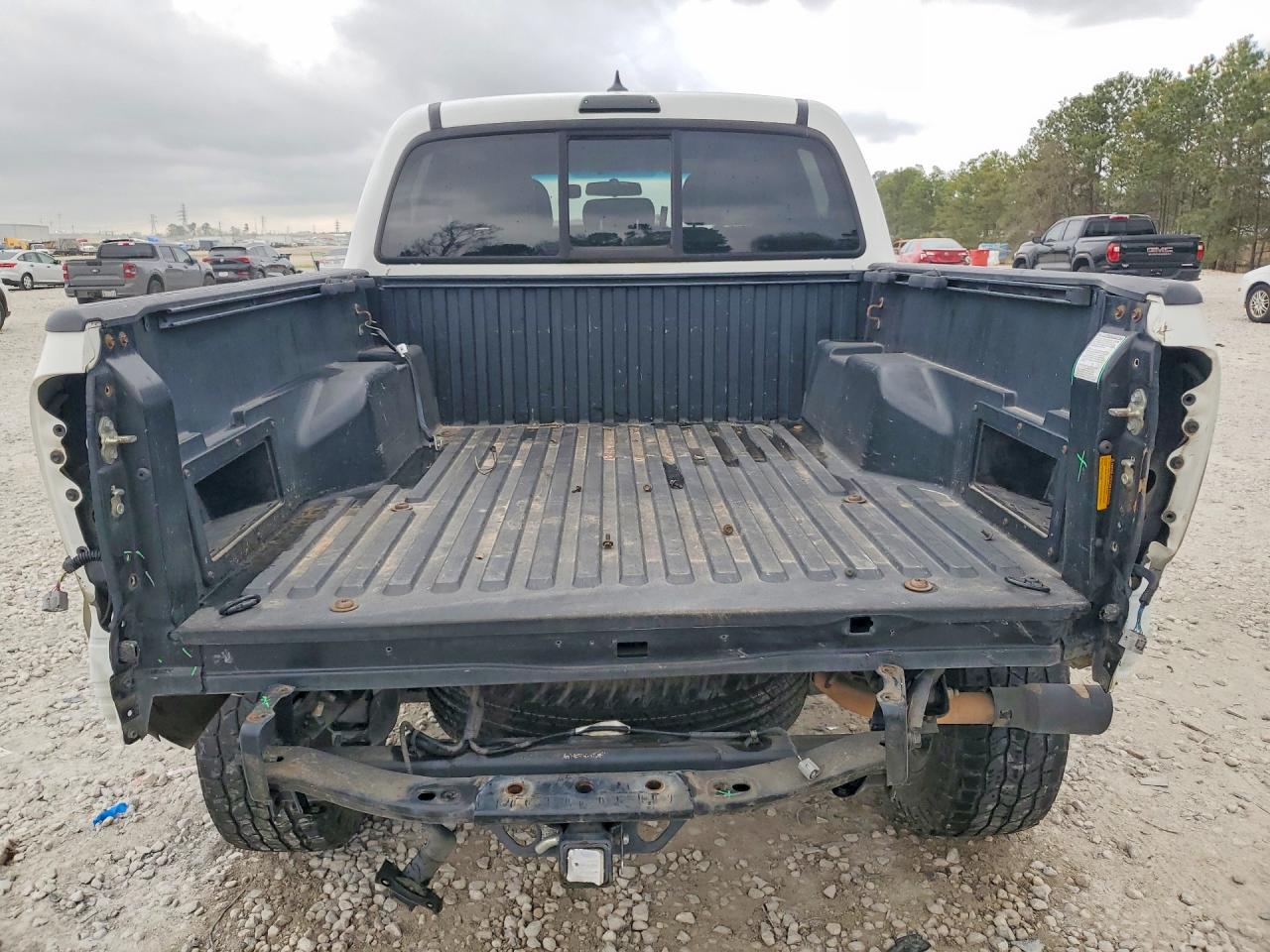 2015 Toyota Tacoma V6 Белый vin: 5TFLU4EN3FX116340