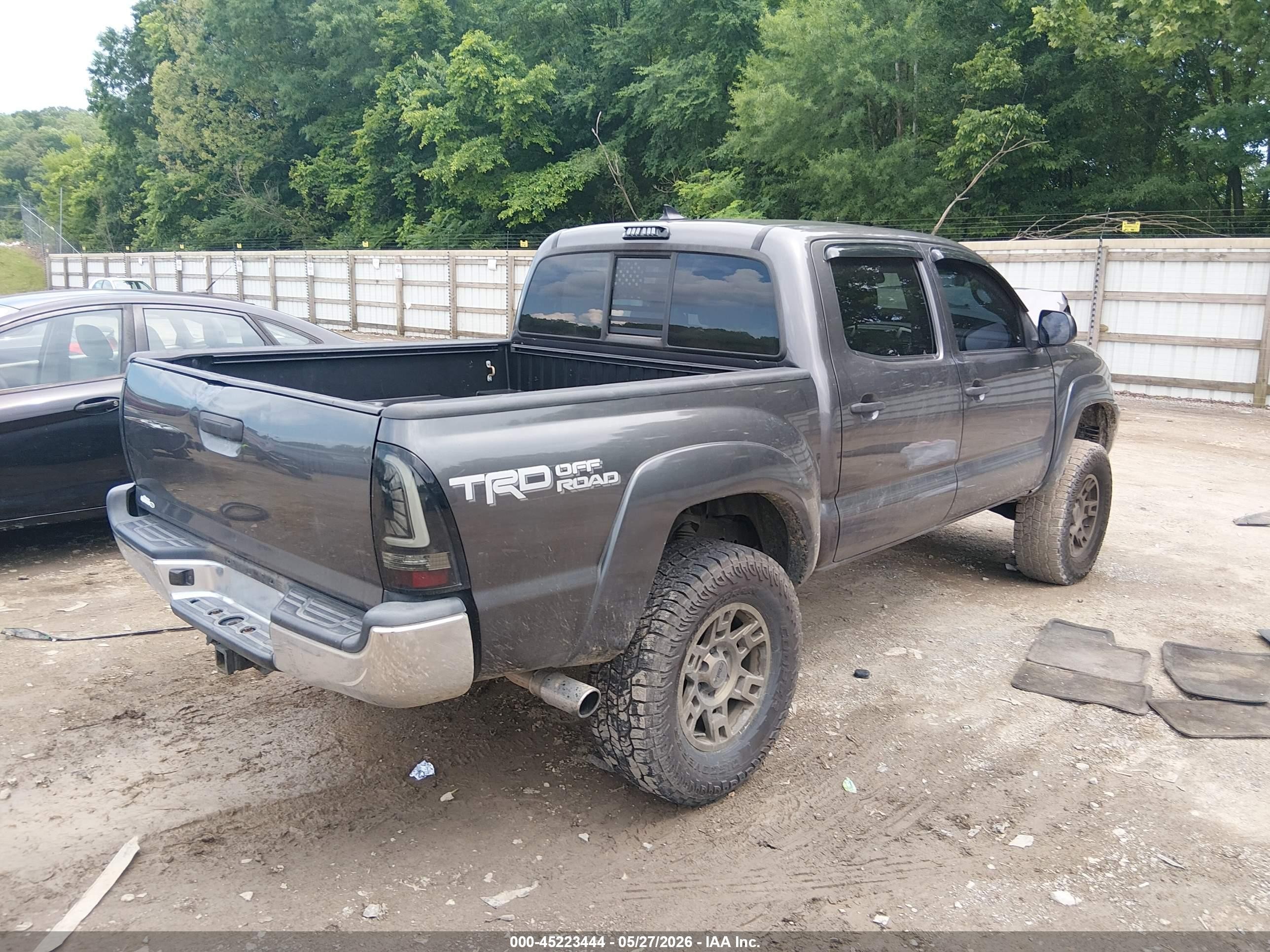2015 Toyota Tacoma Base V6 Silver vin: 5TFLU4EN3FX125815