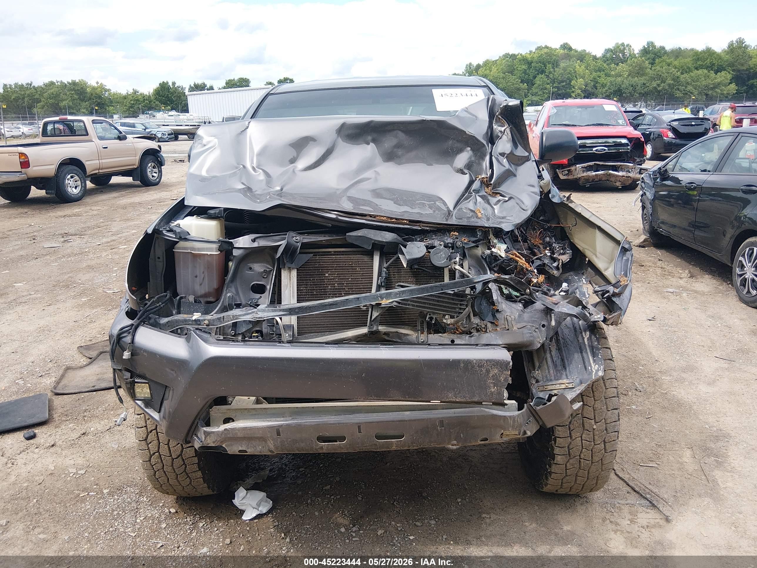 2015 Toyota Tacoma Base V6 Silver vin: 5TFLU4EN3FX125815