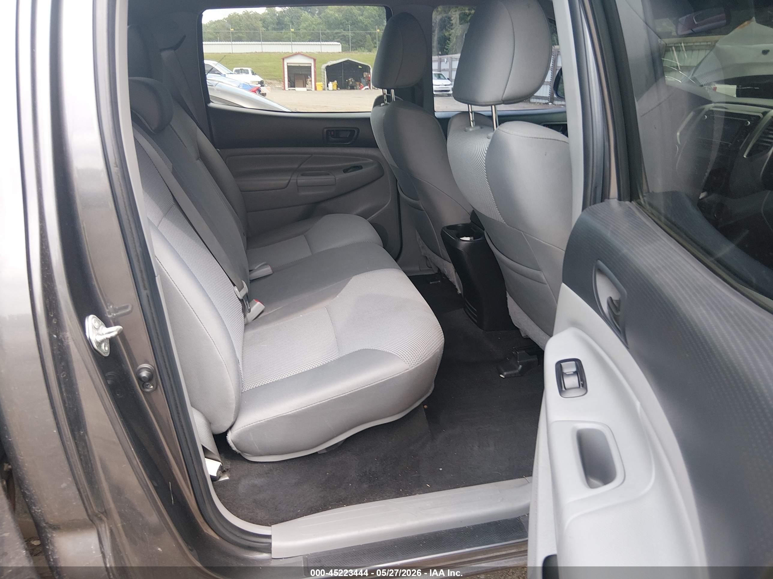 2015 Toyota Tacoma Base V6 Silver vin: 5TFLU4EN3FX125815