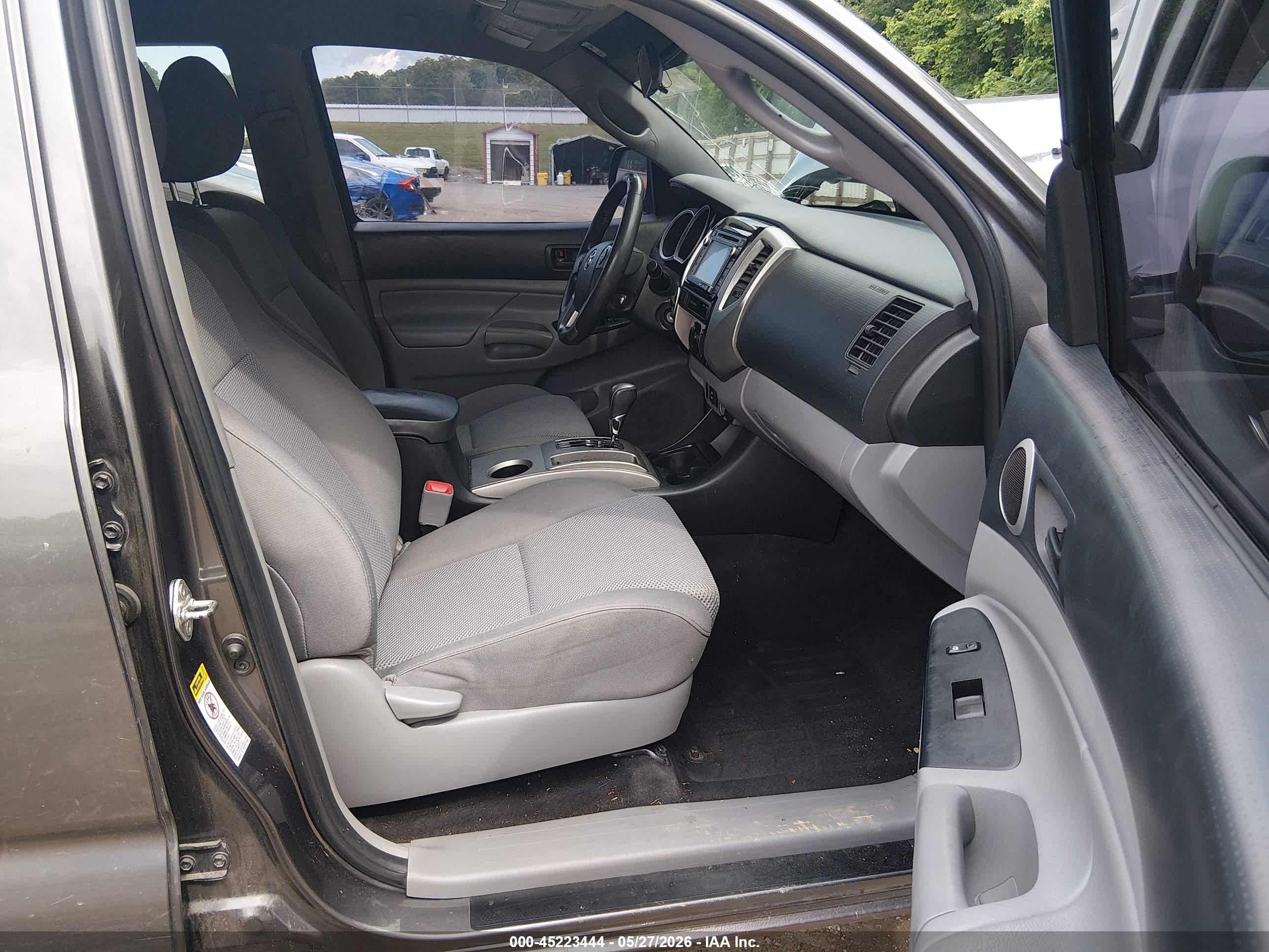 2015 Toyota Tacoma Base V6 Silver vin: 5TFLU4EN3FX125815