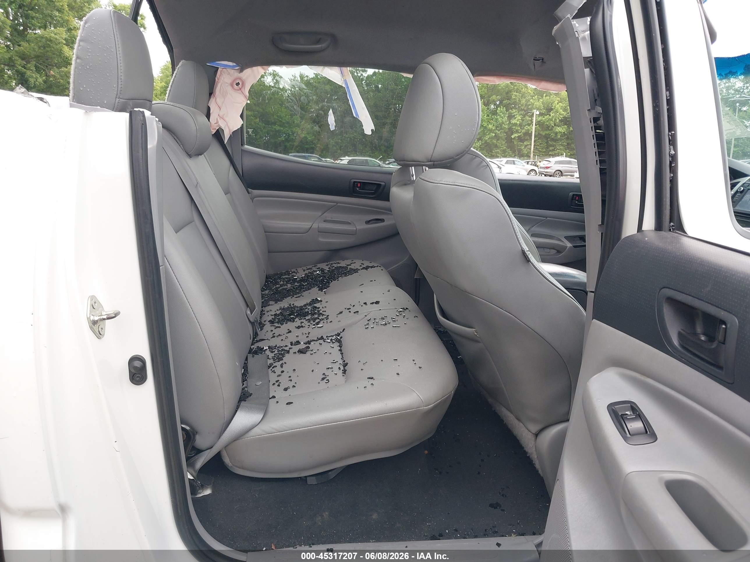 2015 Toyota Tacoma Base V6 White vin: 5TFLU4EN4FX112751