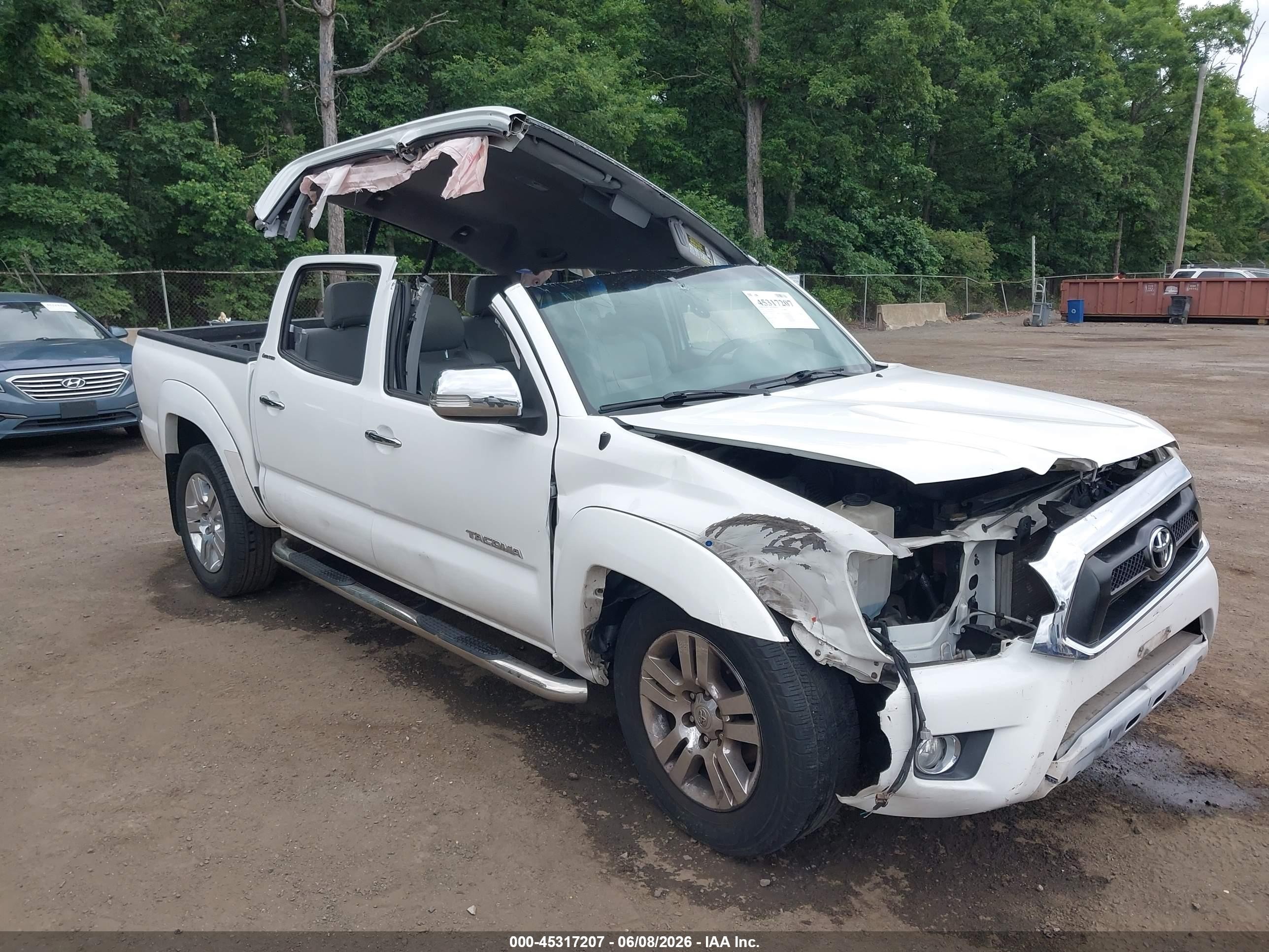 2015 Toyota Tacoma Base V6 White vin: 5TFLU4EN4FX112751