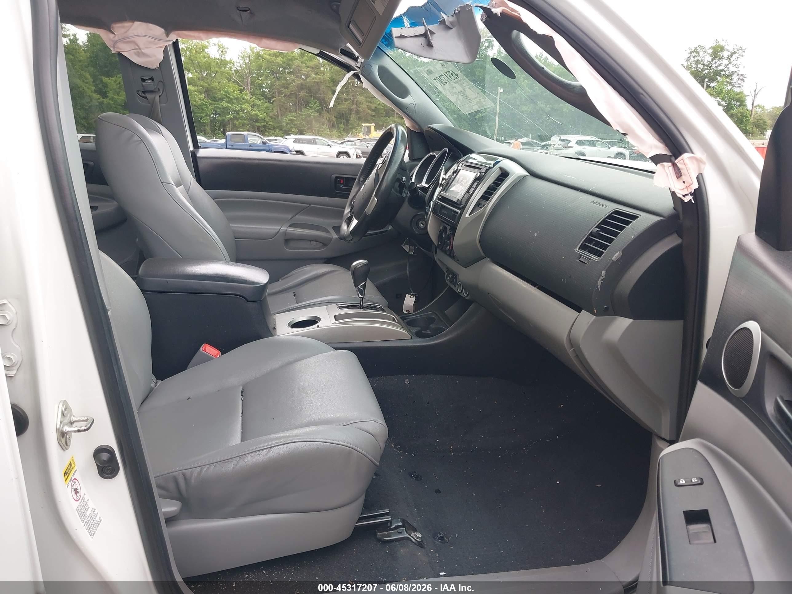 2015 Toyota Tacoma Base V6 White vin: 5TFLU4EN4FX112751