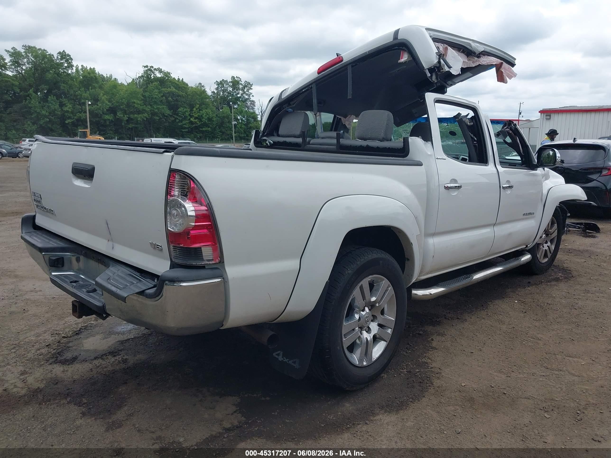 2015 Toyota Tacoma Base V6 White vin: 5TFLU4EN4FX112751