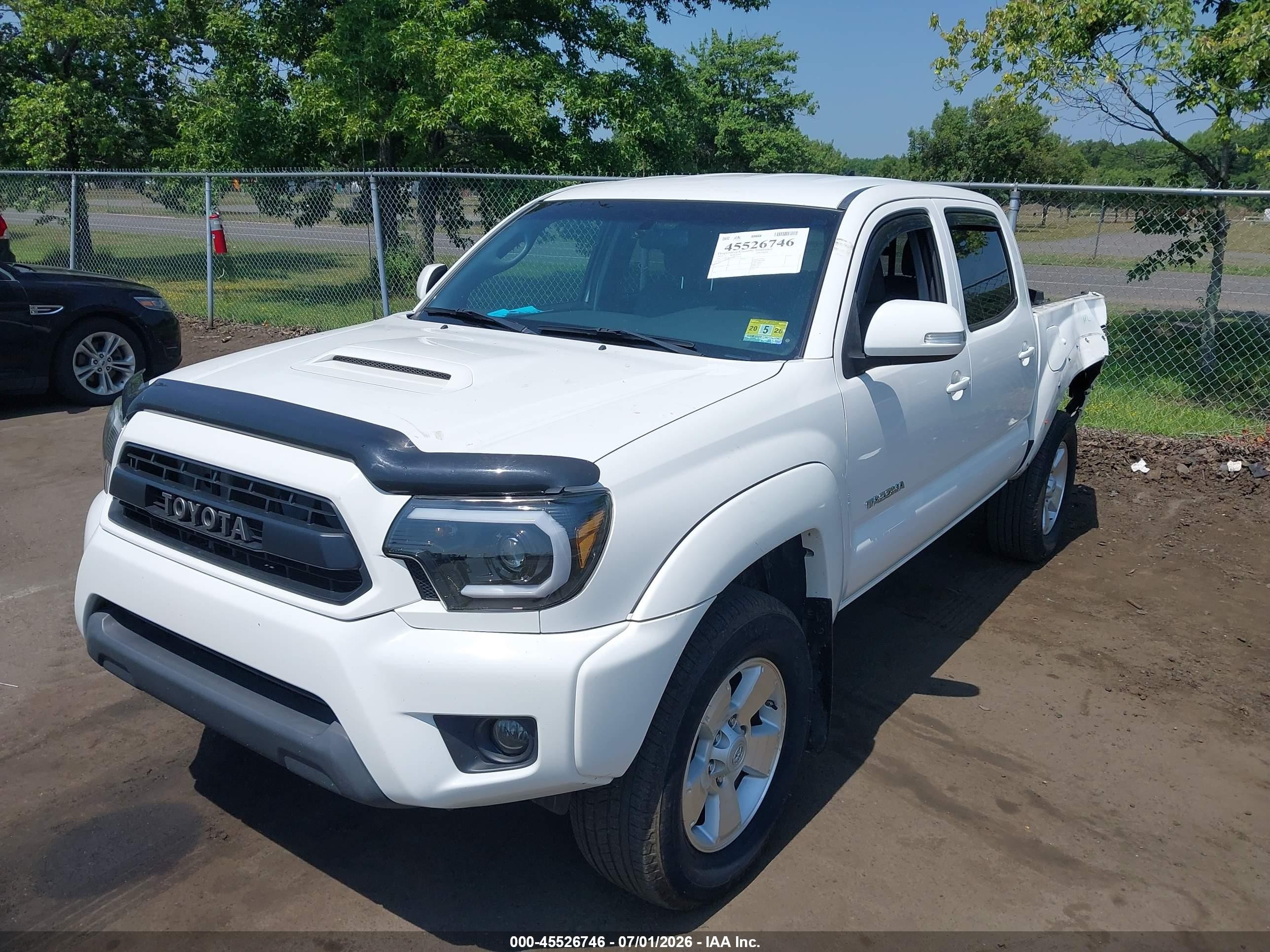 2015 Toyota Tacoma Base V6 White vin: 5TFLU4EN4FX132627