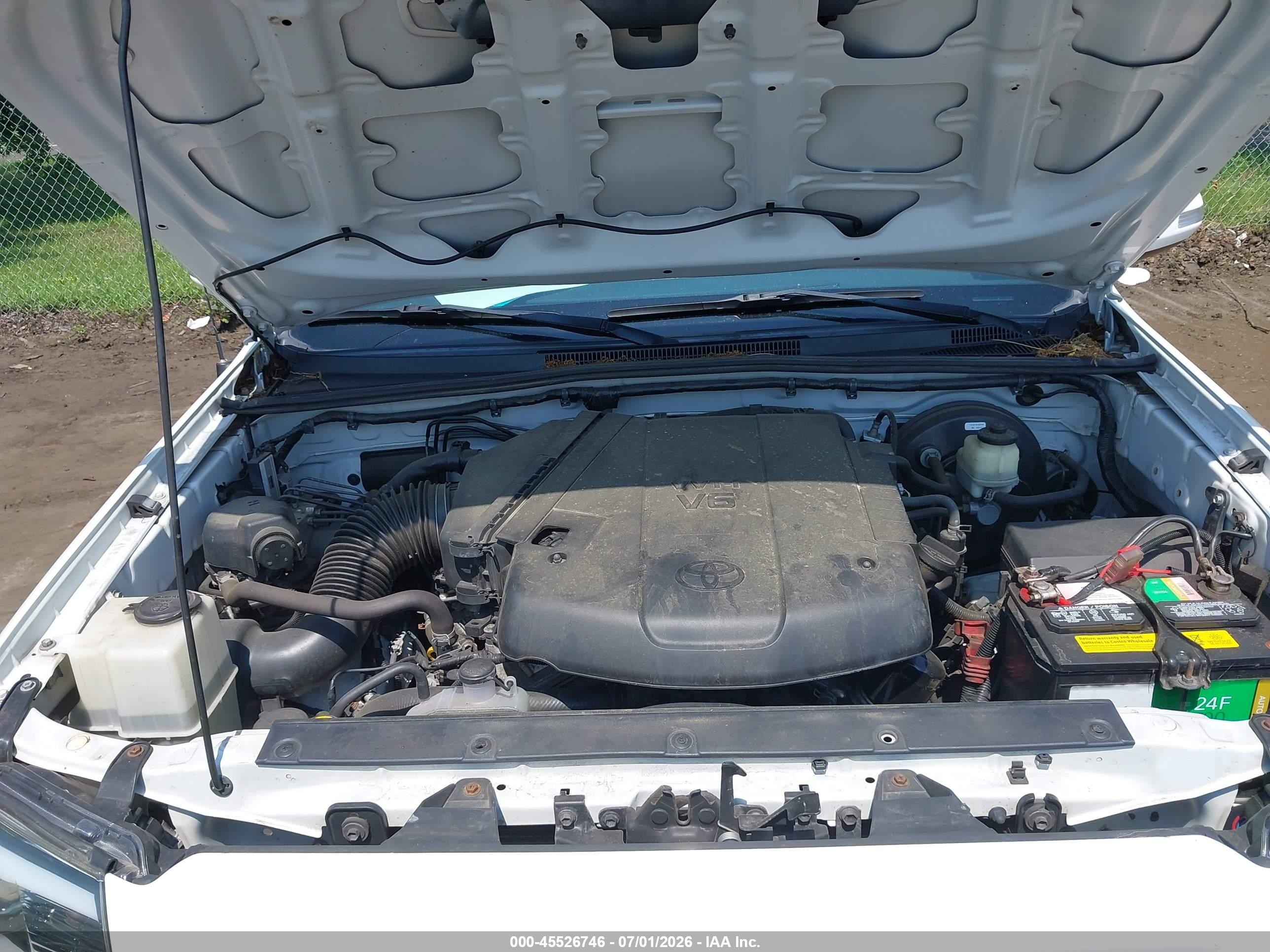 2015 Toyota Tacoma Base V6 White vin: 5TFLU4EN4FX132627