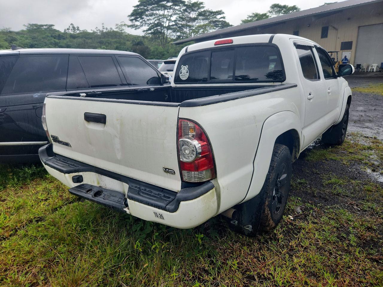 2015 Toyota Tacoma V6 White vin: 5TFLU4EN4FX135107