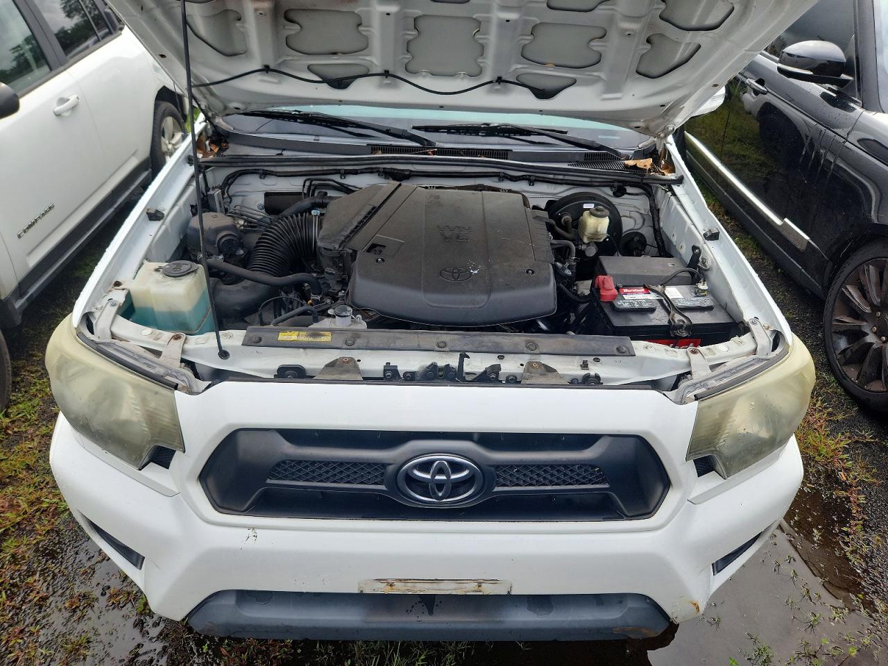 2015 Toyota Tacoma V6 White vin: 5TFLU4EN4FX135107