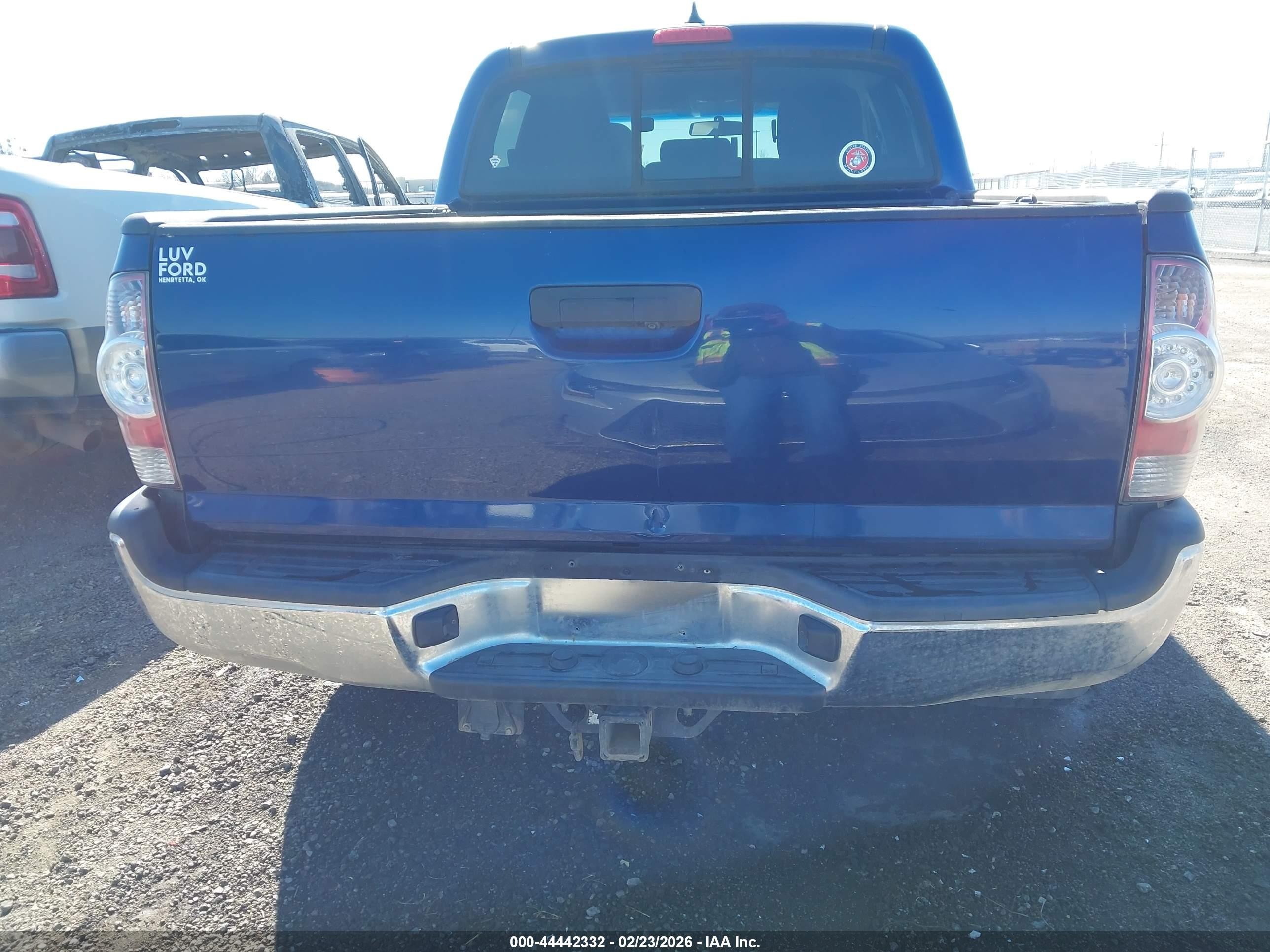 2015 Toyota Tacoma Base V6 Blue vin: 5TFLU4EN4FX137584