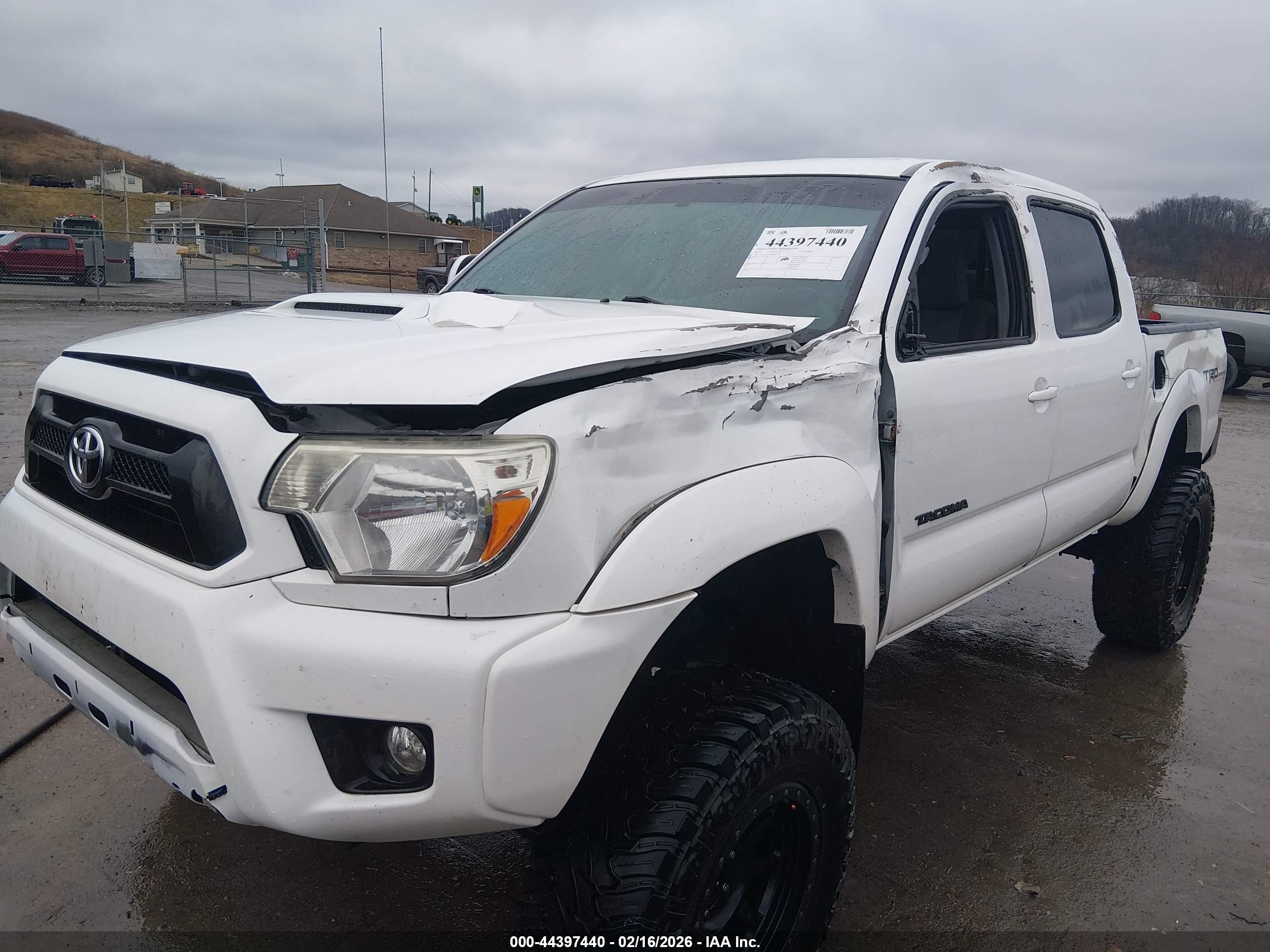 2013 Toyota Tacoma Base V6 White vin: 5TFLU4EN5DX077991
