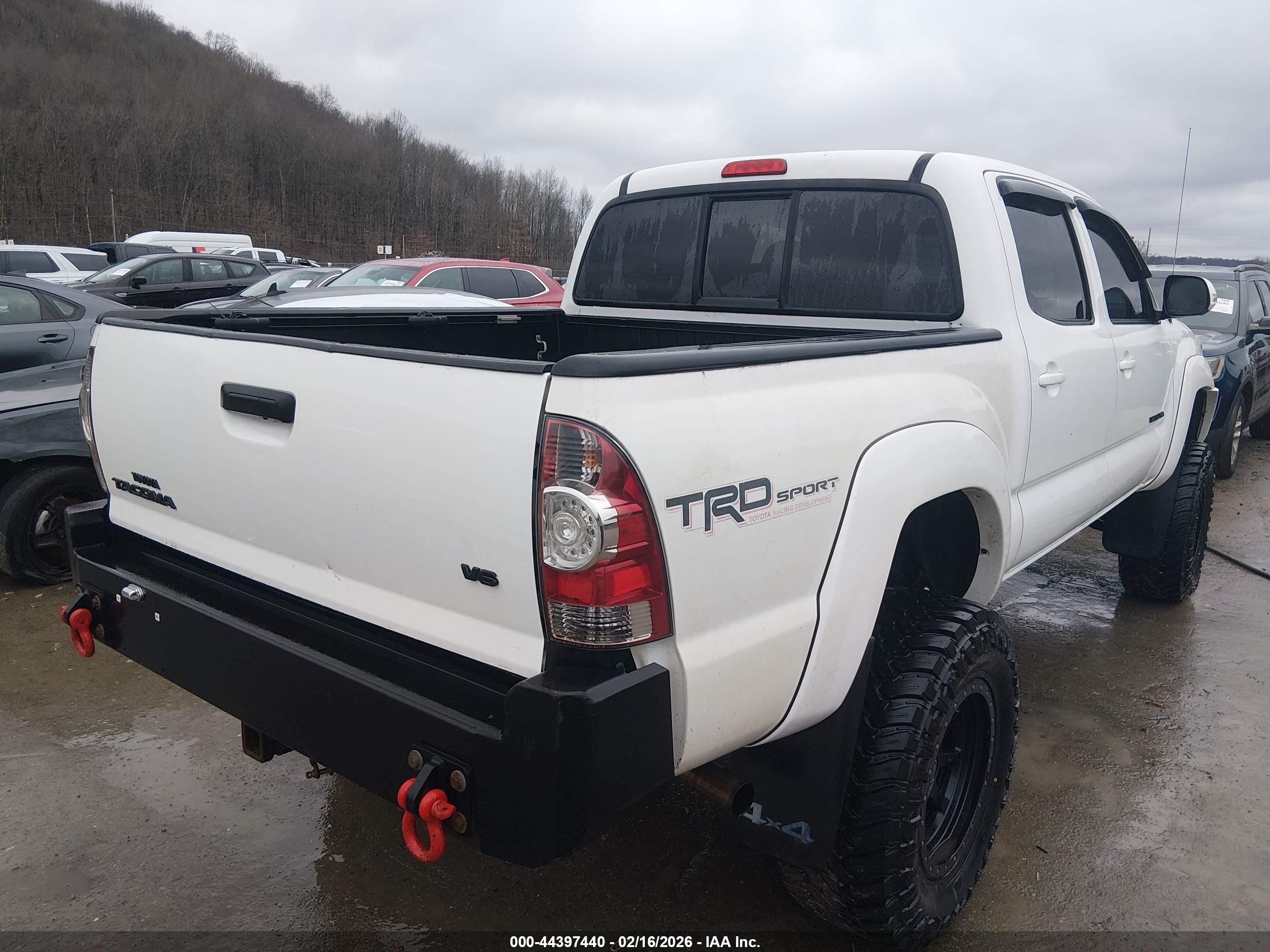 2013 Toyota Tacoma Base V6 White vin: 5TFLU4EN5DX077991