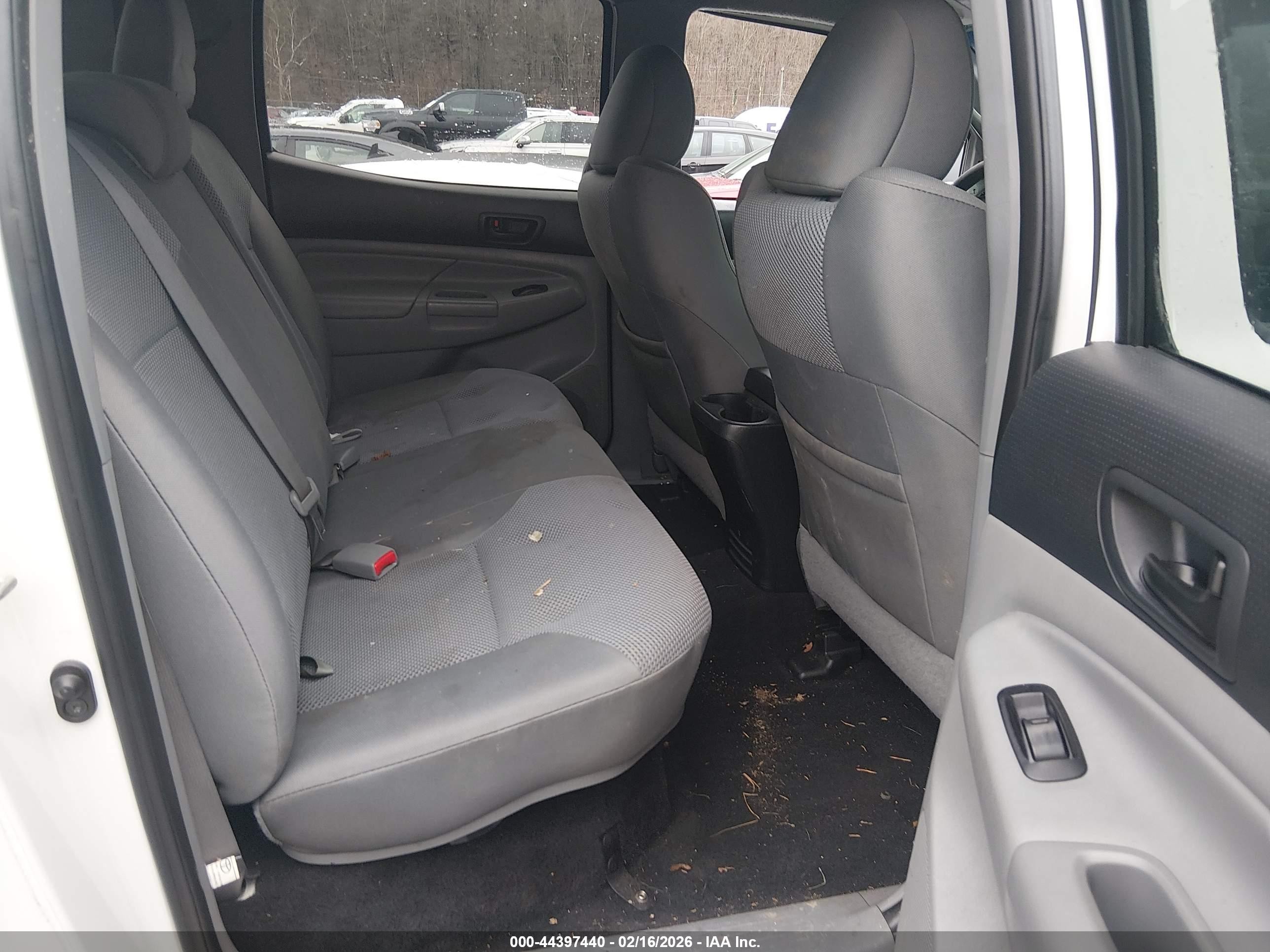 2013 Toyota Tacoma Base V6 White vin: 5TFLU4EN5DX077991