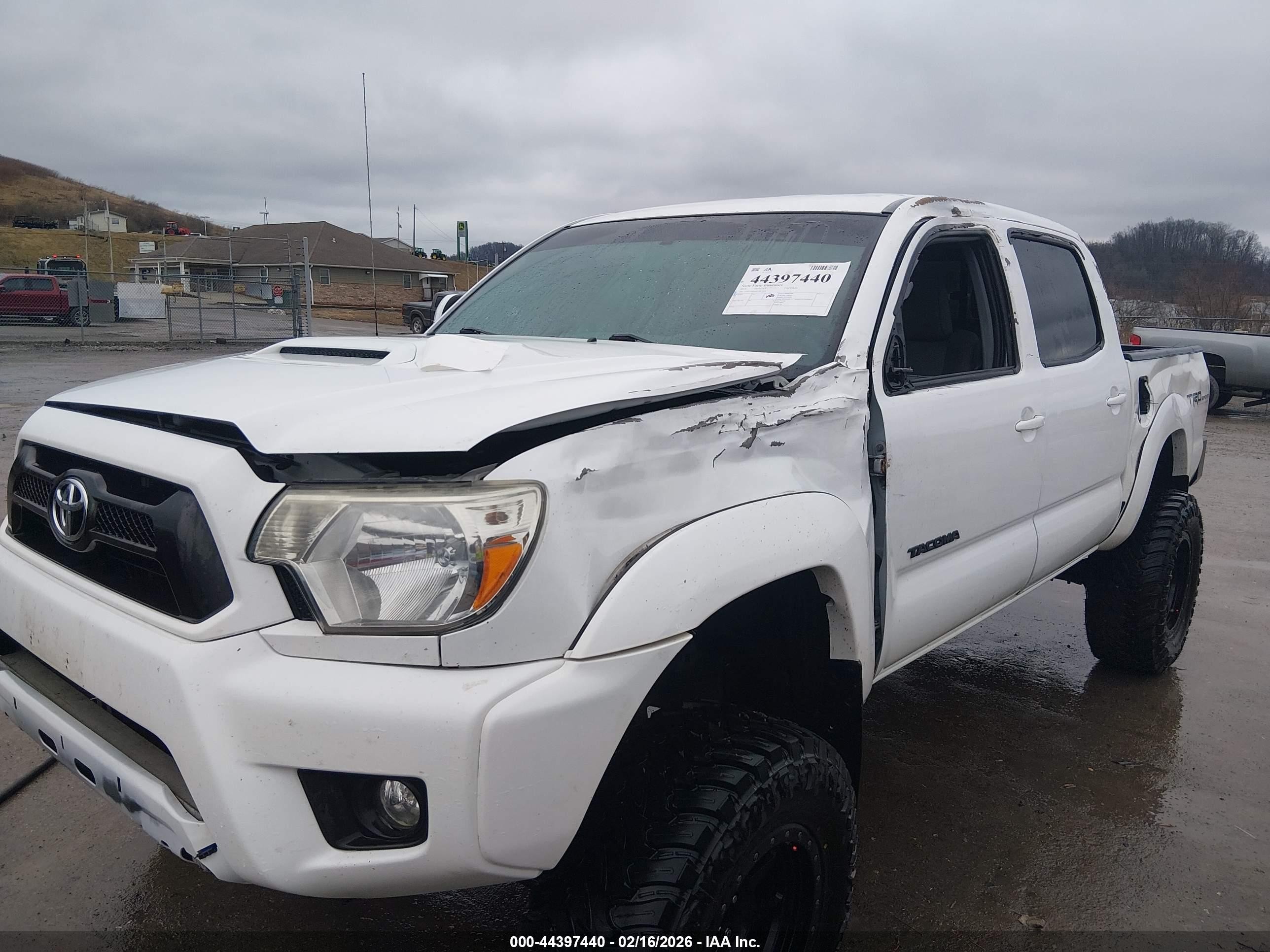 2013 Toyota Tacoma Base V6 White vin: 5TFLU4EN5DX077991