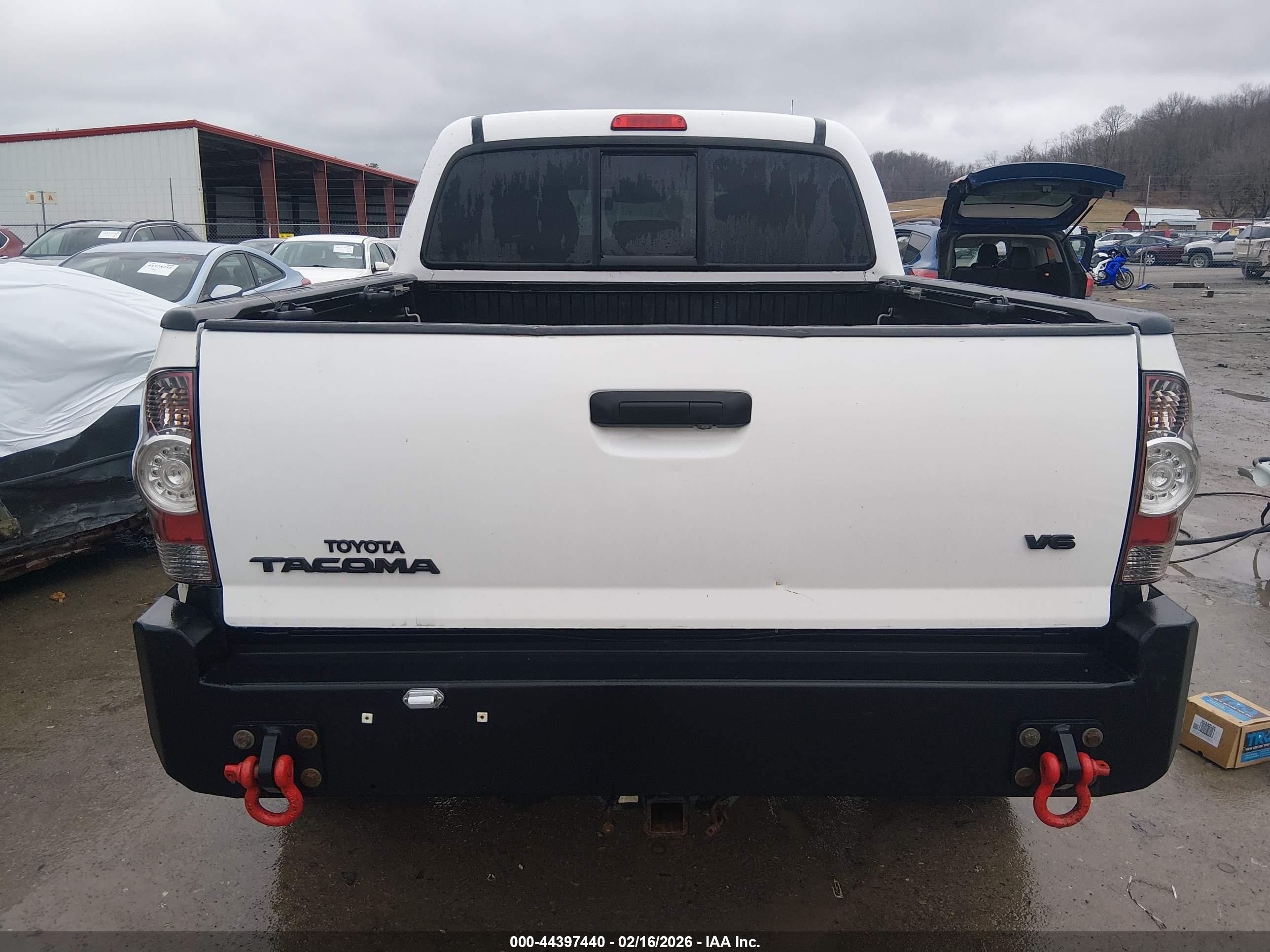 2013 Toyota Tacoma Base V6 White vin: 5TFLU4EN5DX077991