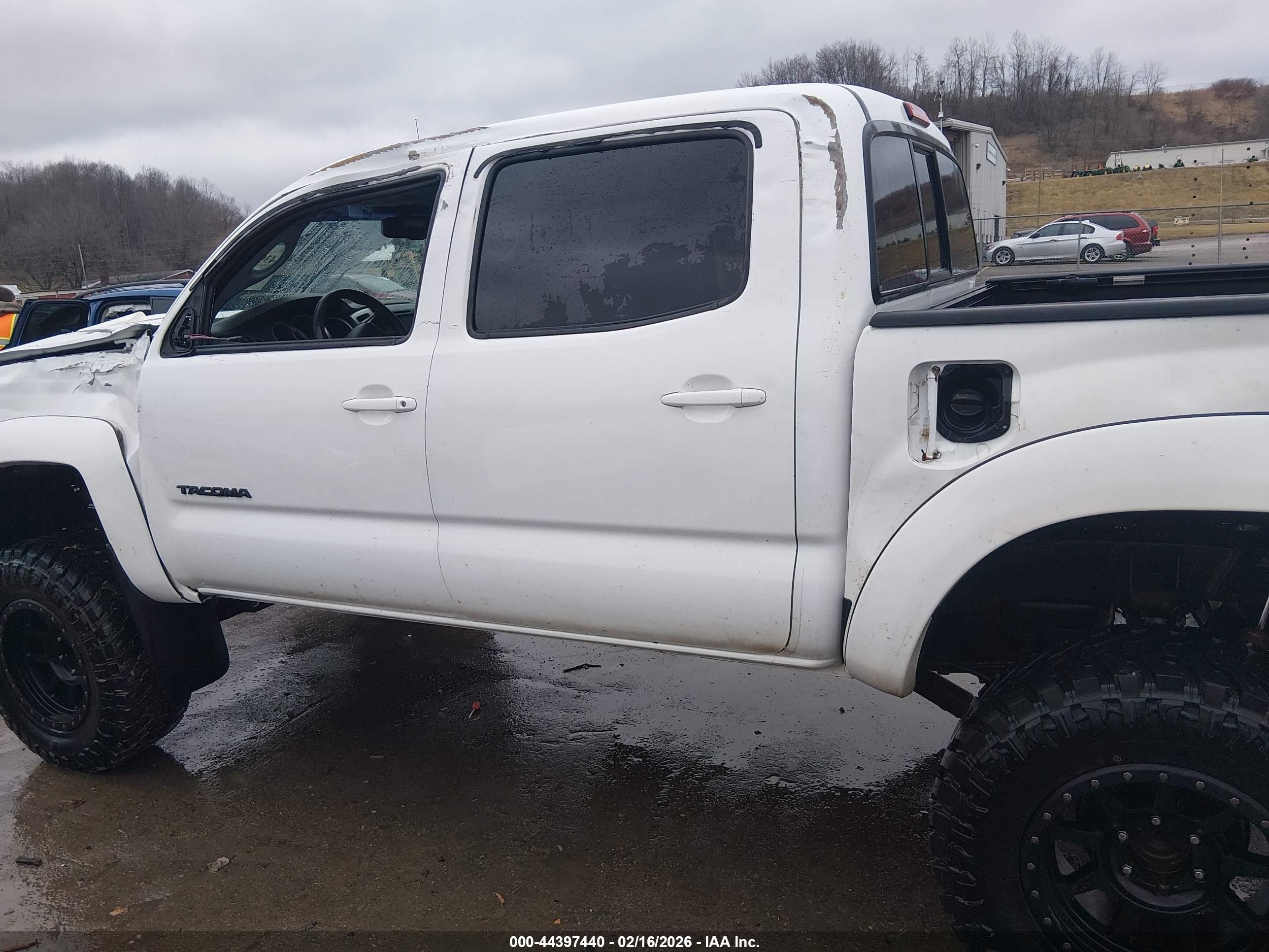2013 Toyota Tacoma Base V6 White vin: 5TFLU4EN5DX077991