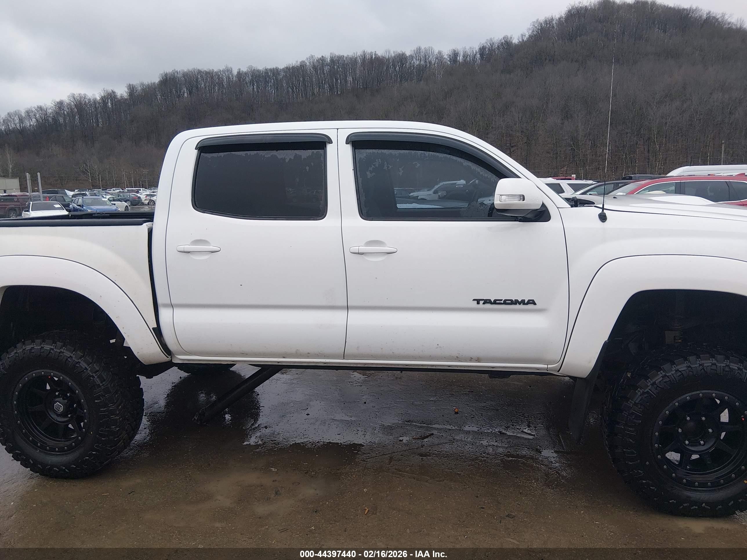 2013 Toyota Tacoma Base V6 White vin: 5TFLU4EN5DX077991