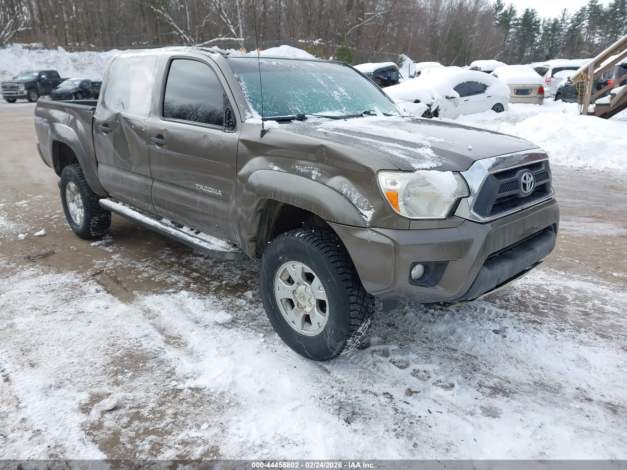 2015 Toyota Tacoma Base V6 Tan vin: 5TFLU4EN5FX115805