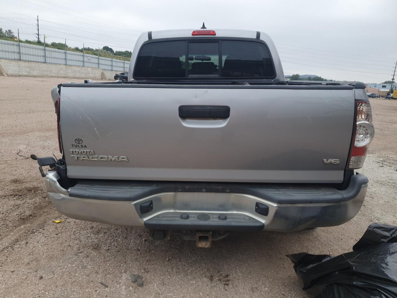 2015 Toyota Tacoma Double Cab Серебряный vin: 5TFLU4EN5FX130997